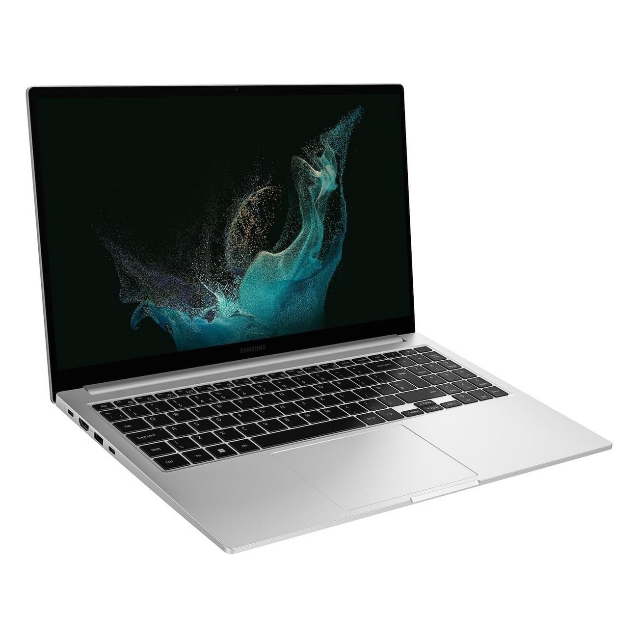 Un laptop argentato, angolato, su sfondo bianco. Lo schermo mostra un design astratto verde scuro e blu.