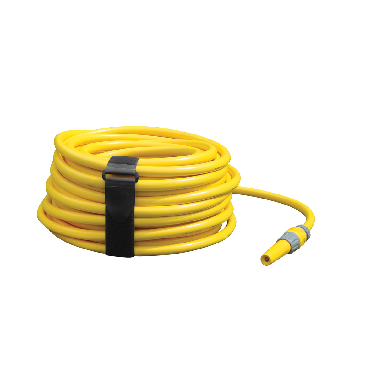 Un tubo da giardino giallo arrotolato con cinghia in velcro nera e ugello.