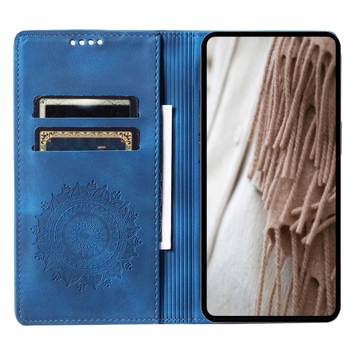 Blaue Handyhülle, offen. Innen Kartenfächer und ein Telefon mit Schalbildschirm.