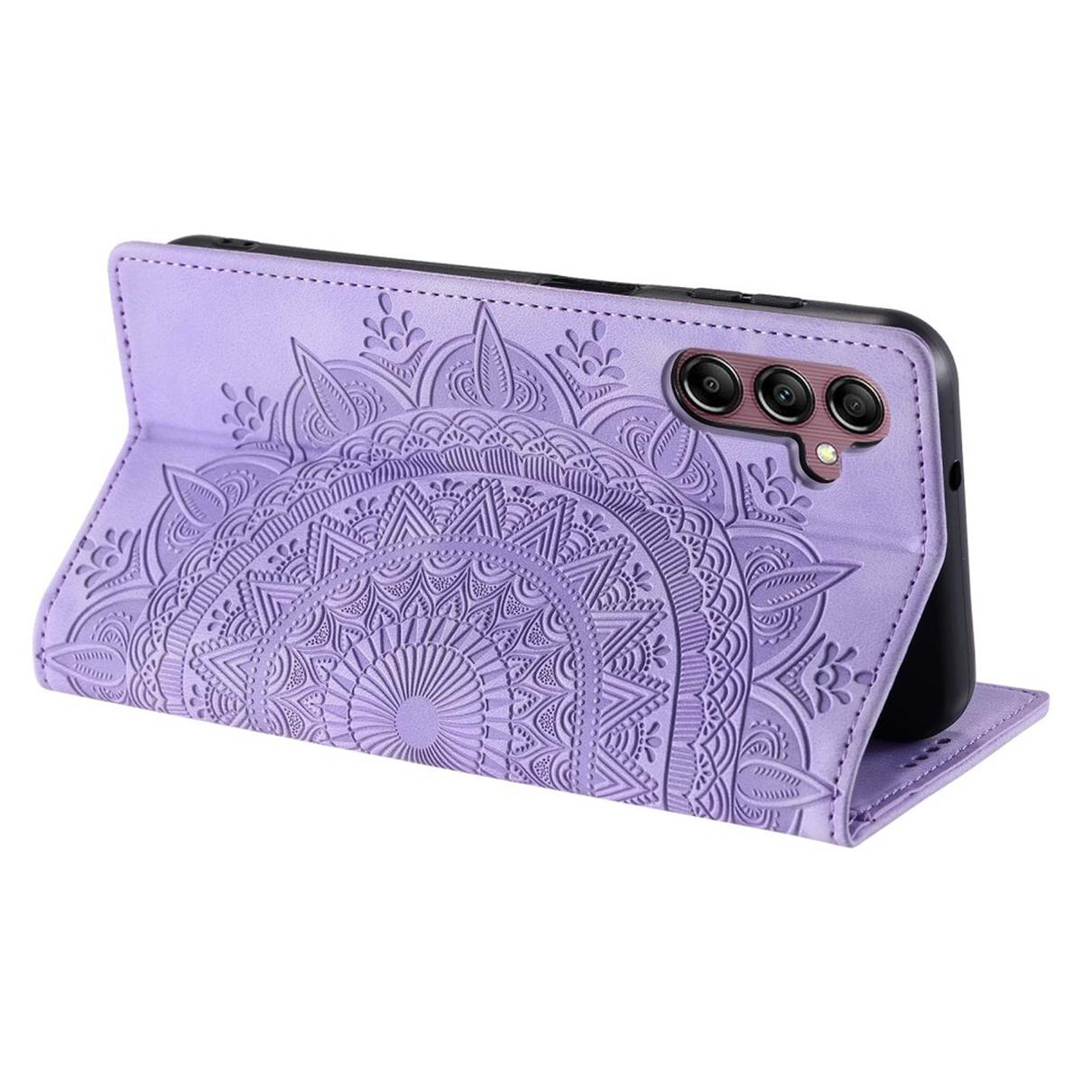 Eine lila Handyhülle, offen, mit Mandala-Design. Das Telefon ist innen sichtbar.