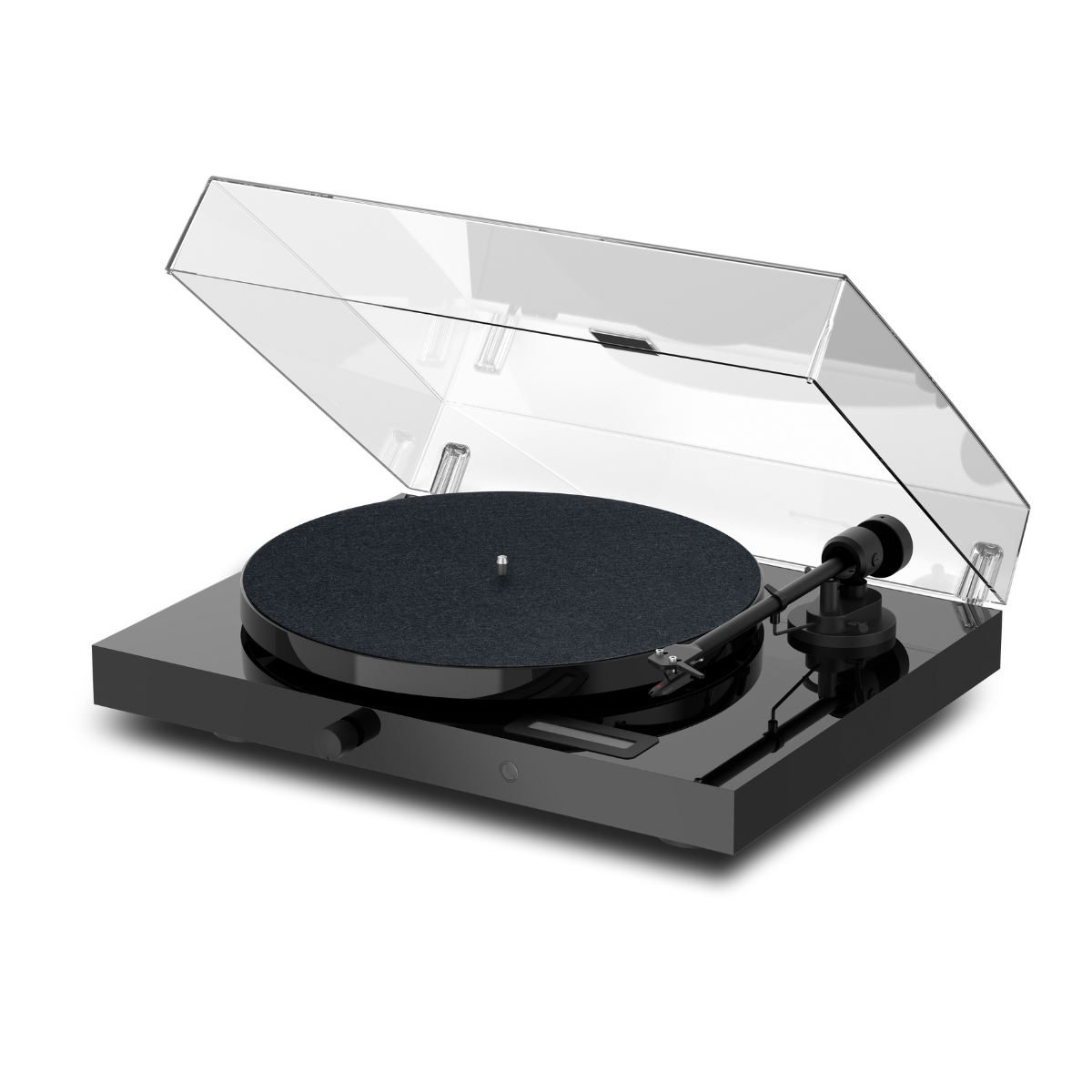Czarny gramofon z czarną płytą i przezroczystą pokrywą na białym tle.