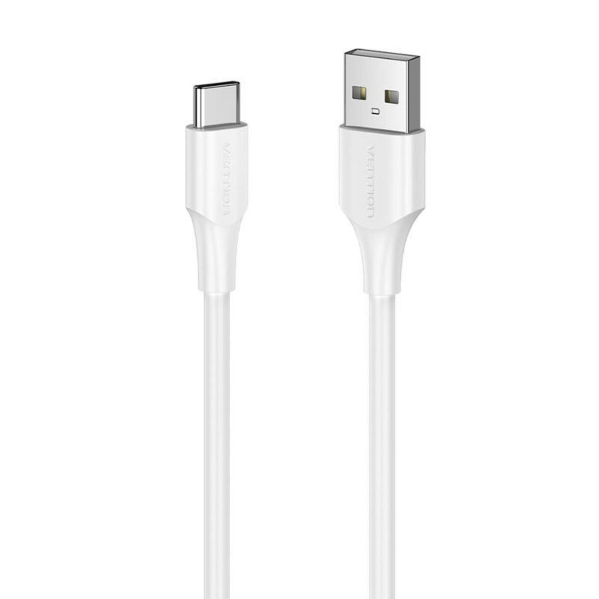 Cavo di ricarica USB-C a USB-A bianco su sfondo bianco.