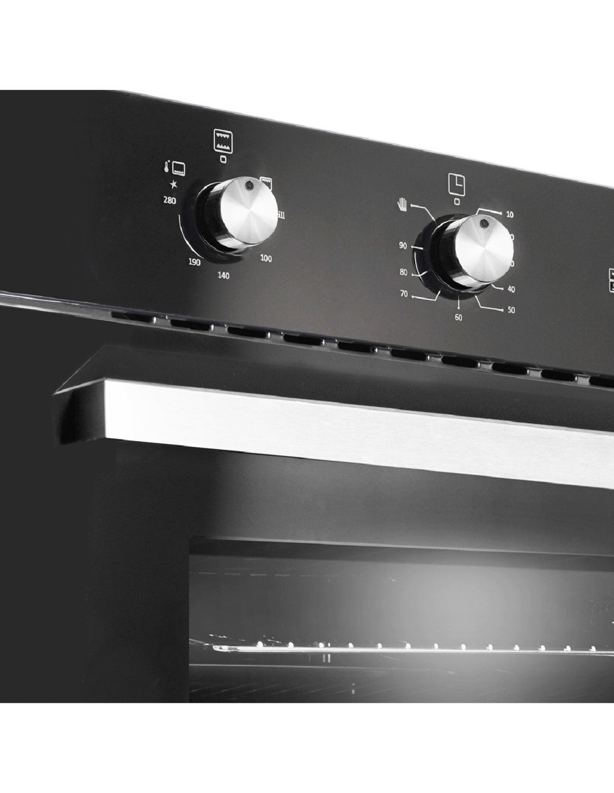 Primer plano del panel de control de un horno con mandos y puerta de cristal.