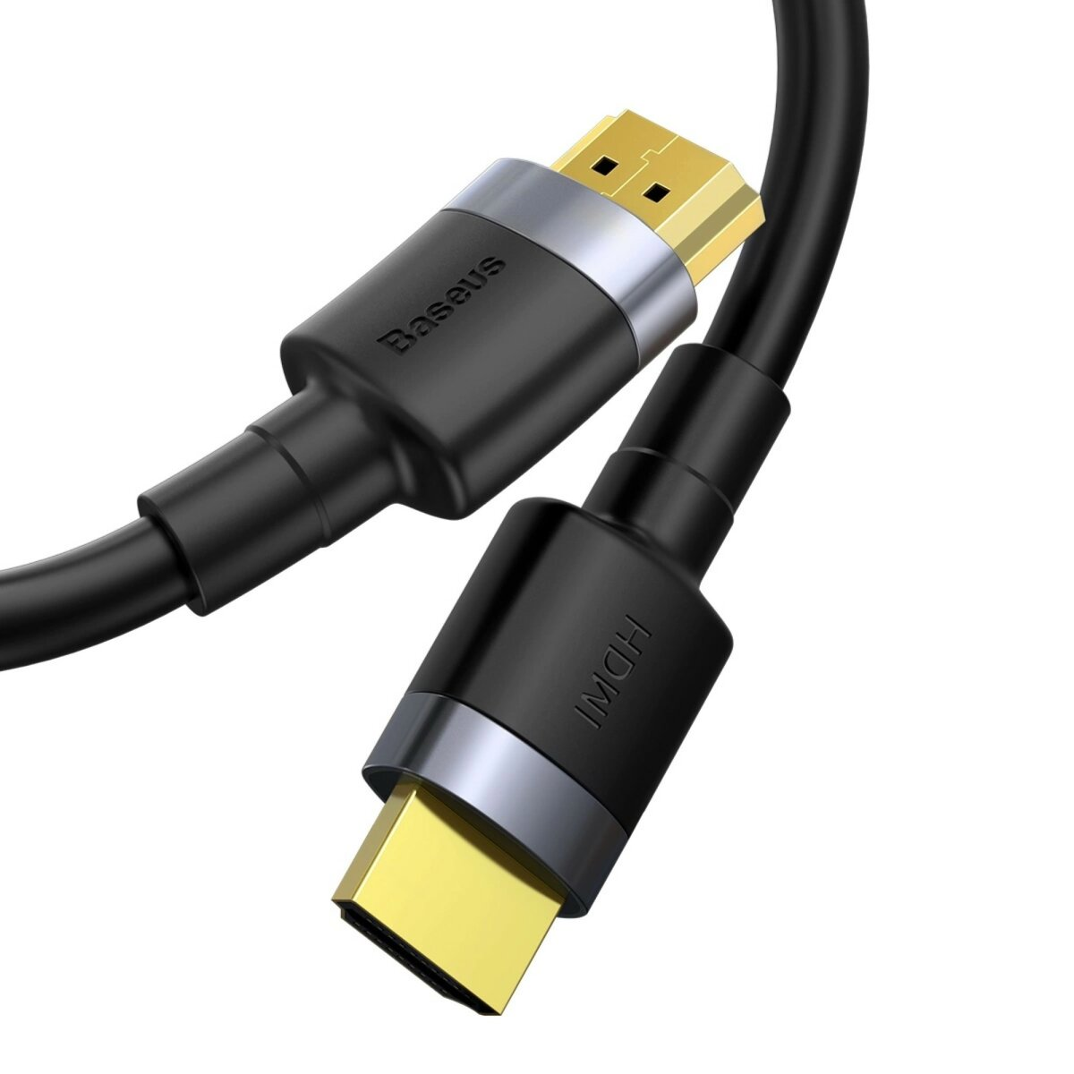 Ein schwarzes und goldenes HDMI-Kabel. Beide Enden haben goldene Stecker, mit dem Wort 'Baseus'.