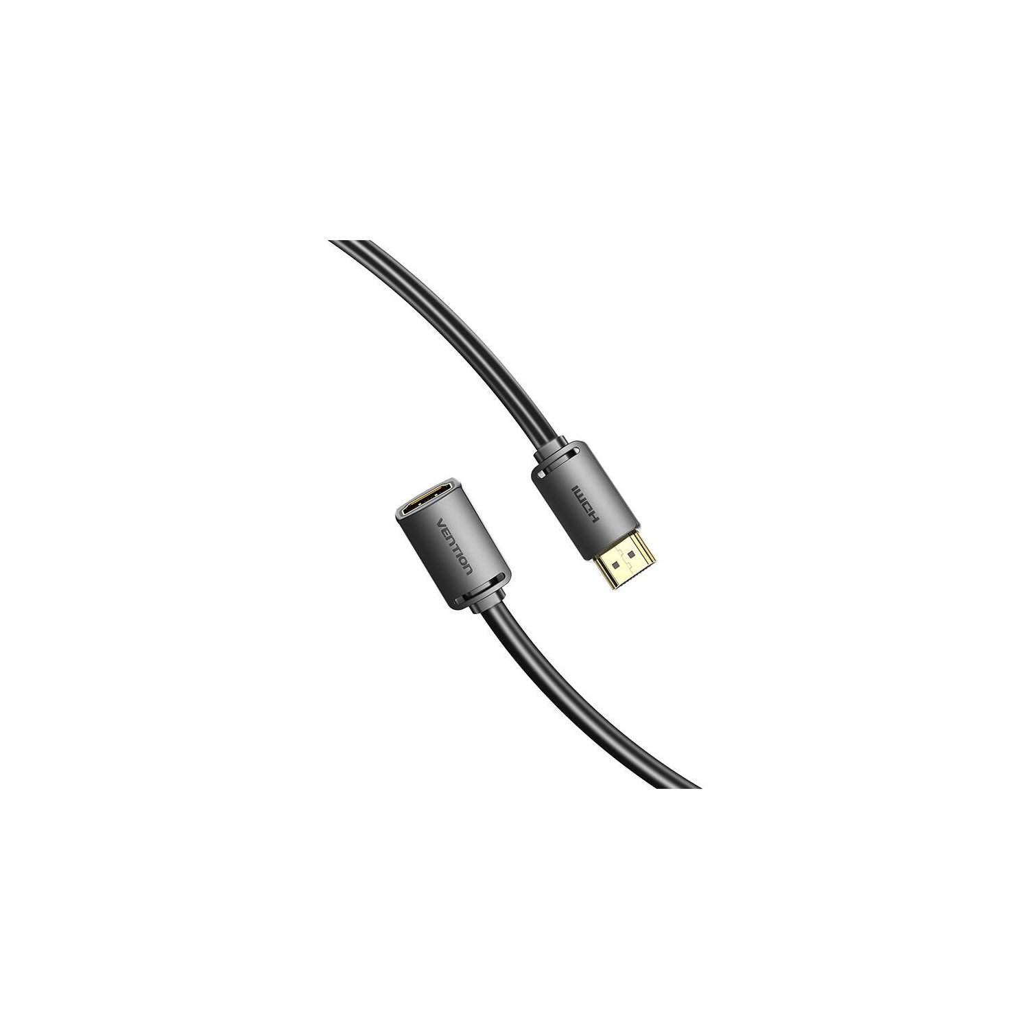Ein schwarzes HDMI-Kabel mit zwei Steckern. Einer mit 'Vention' und einer mit 'HDMI' beschriftet.