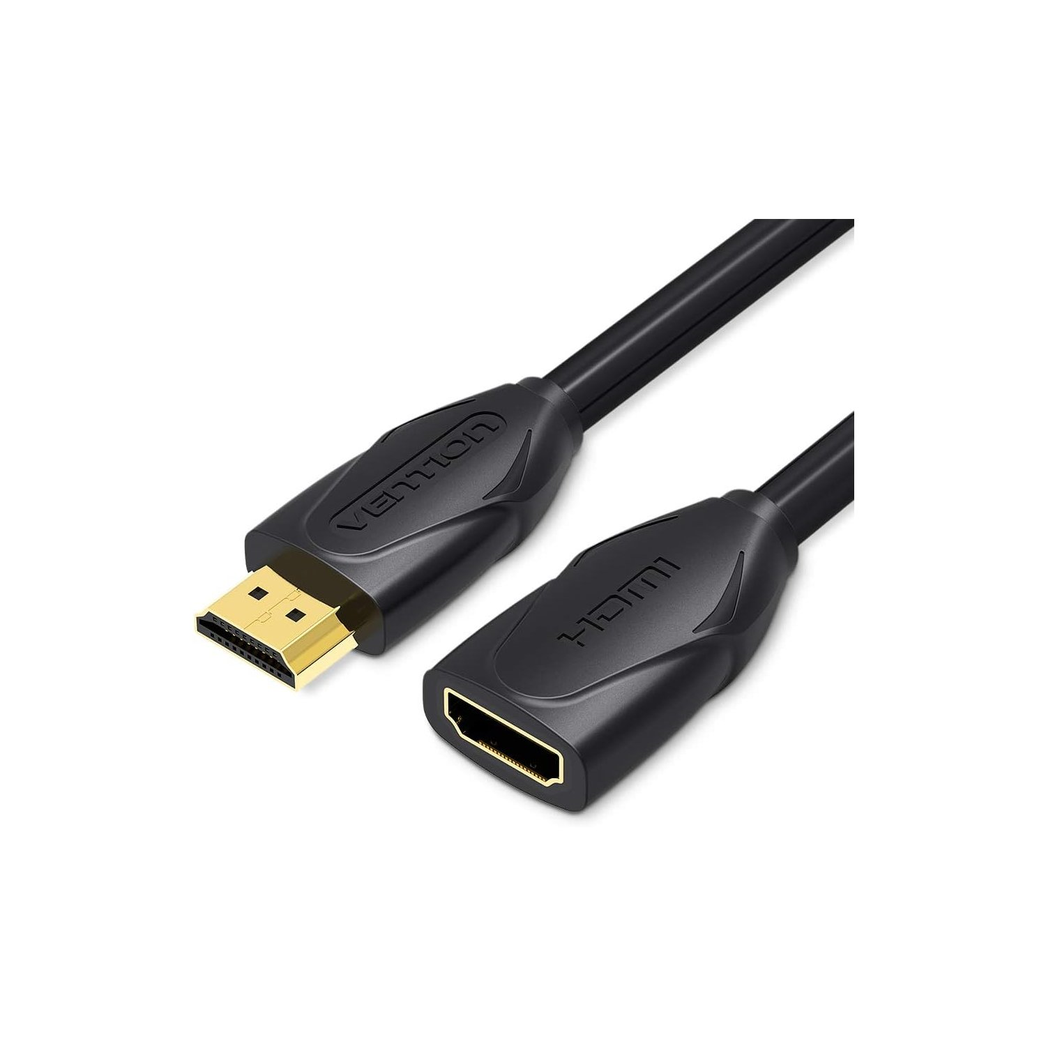 Un cavo HDMI nero con connettore dorato e un adattatore HDMI nero.