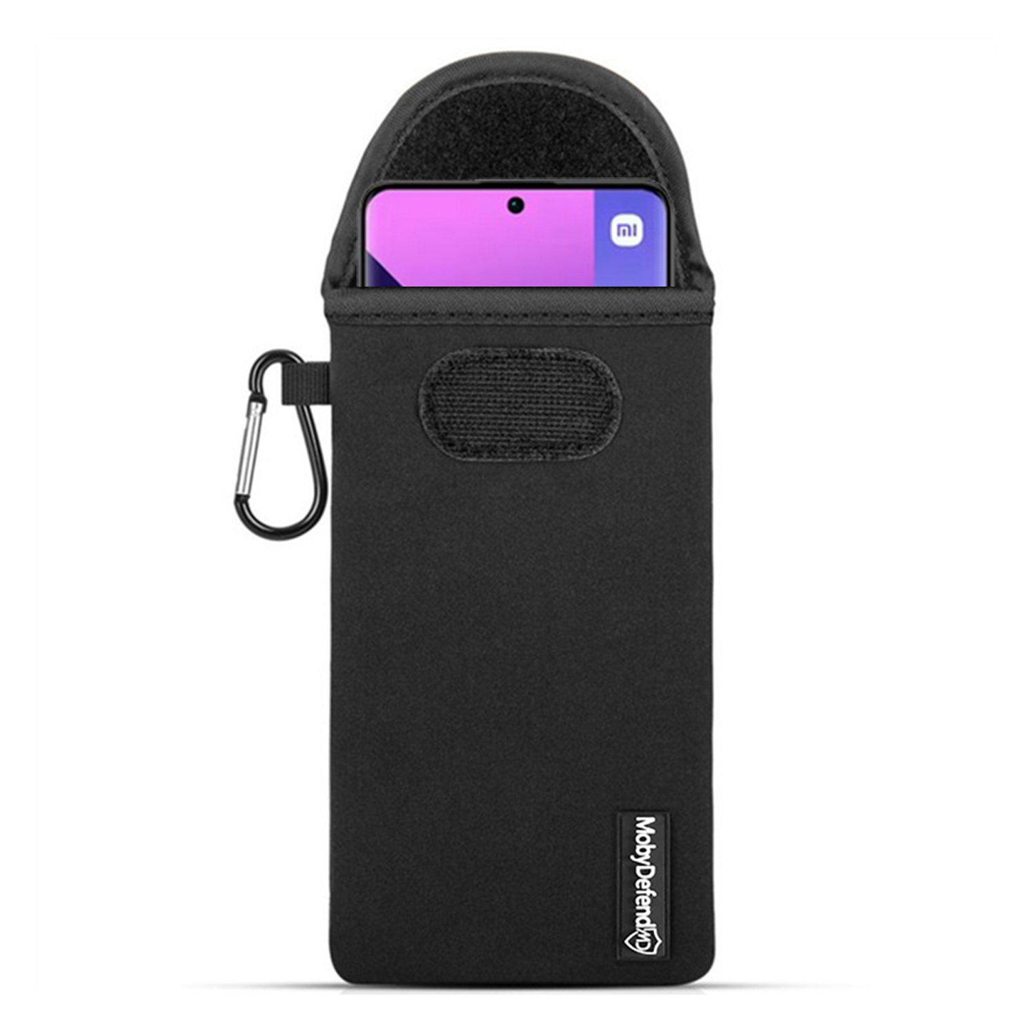 Zwarte telefoonsleeve met een karabijnhaak. Een telefoon is zichtbaar in de sleeve.