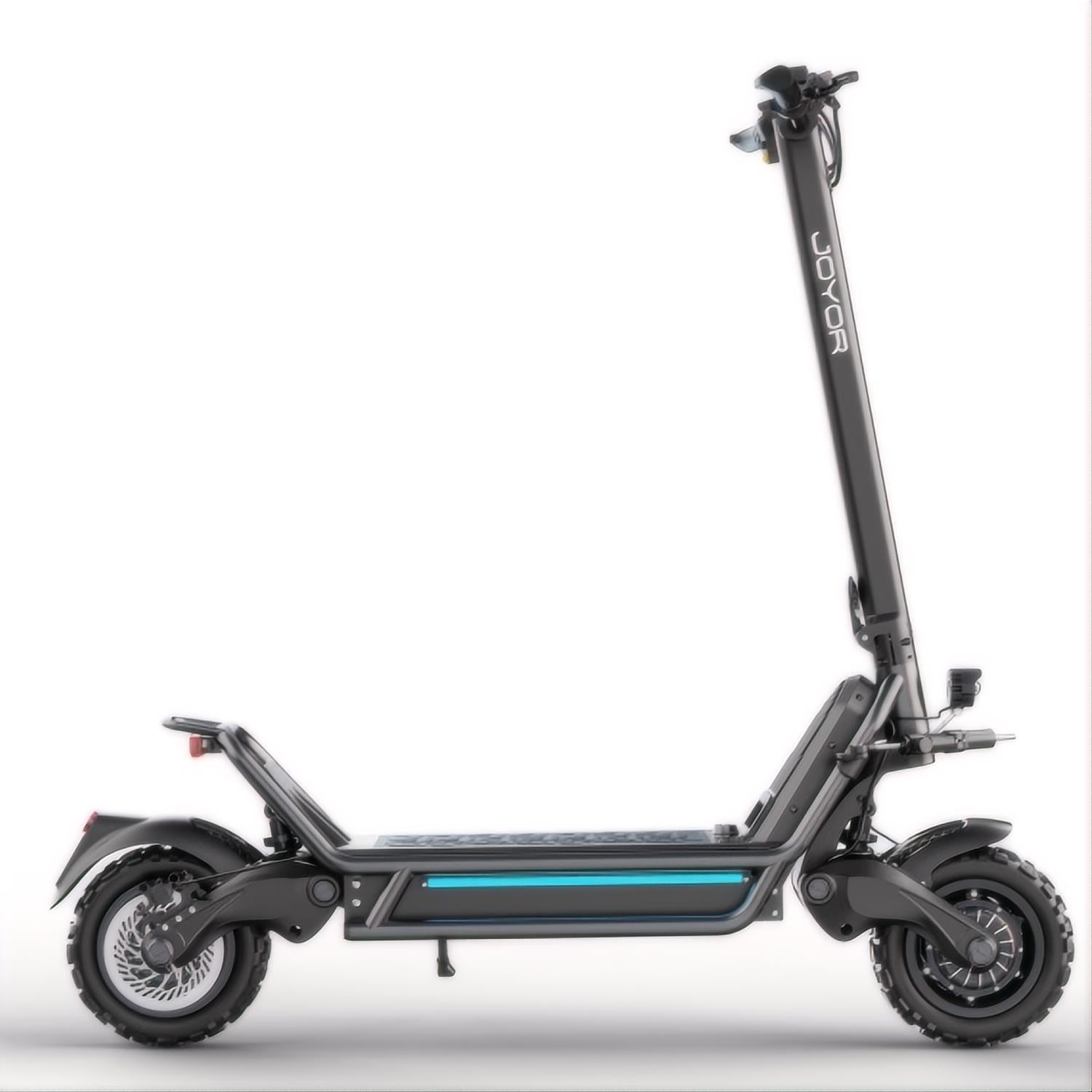 Un patinete eléctrico JOYOR negro, visto de lado, sobre un fondo blanco.