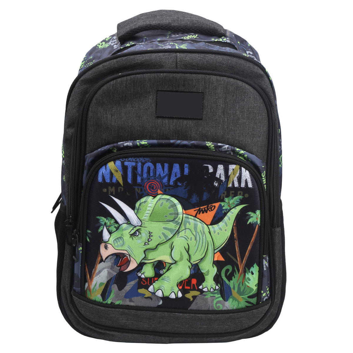 Ein grauer Rucksack mit einem Dinosaurier-Motiv. Das Motiv zeigt einen Triceratops und Text.