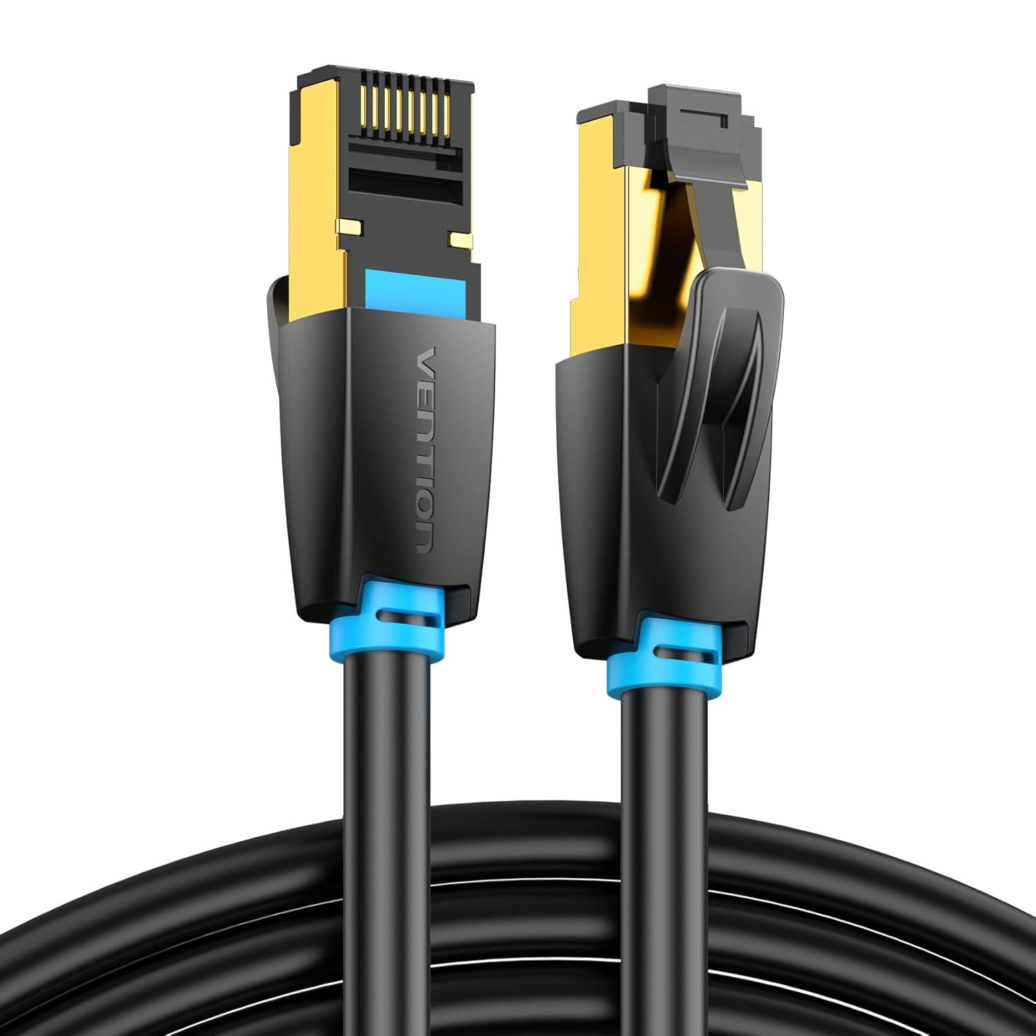 Deux câbles Ethernet noirs et dorés, avec des accents bleus, côte à côte.