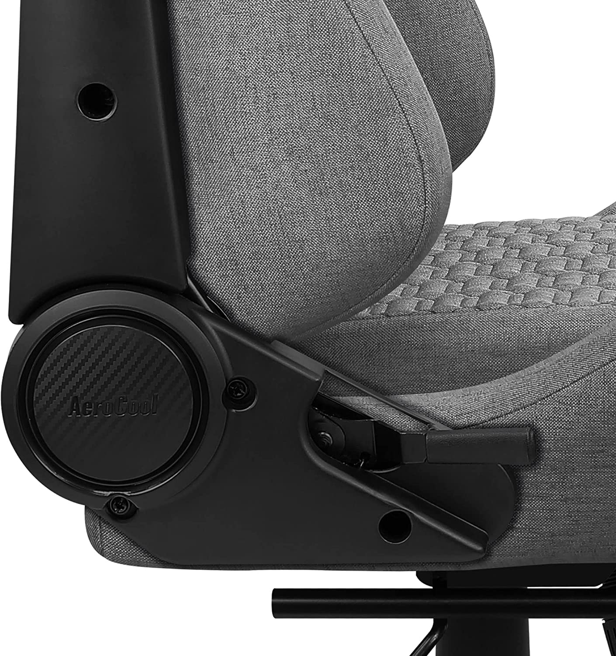 Widok z boku fotela gamingowego, pokazujący mechanizm regulacji i logo AeroCool.