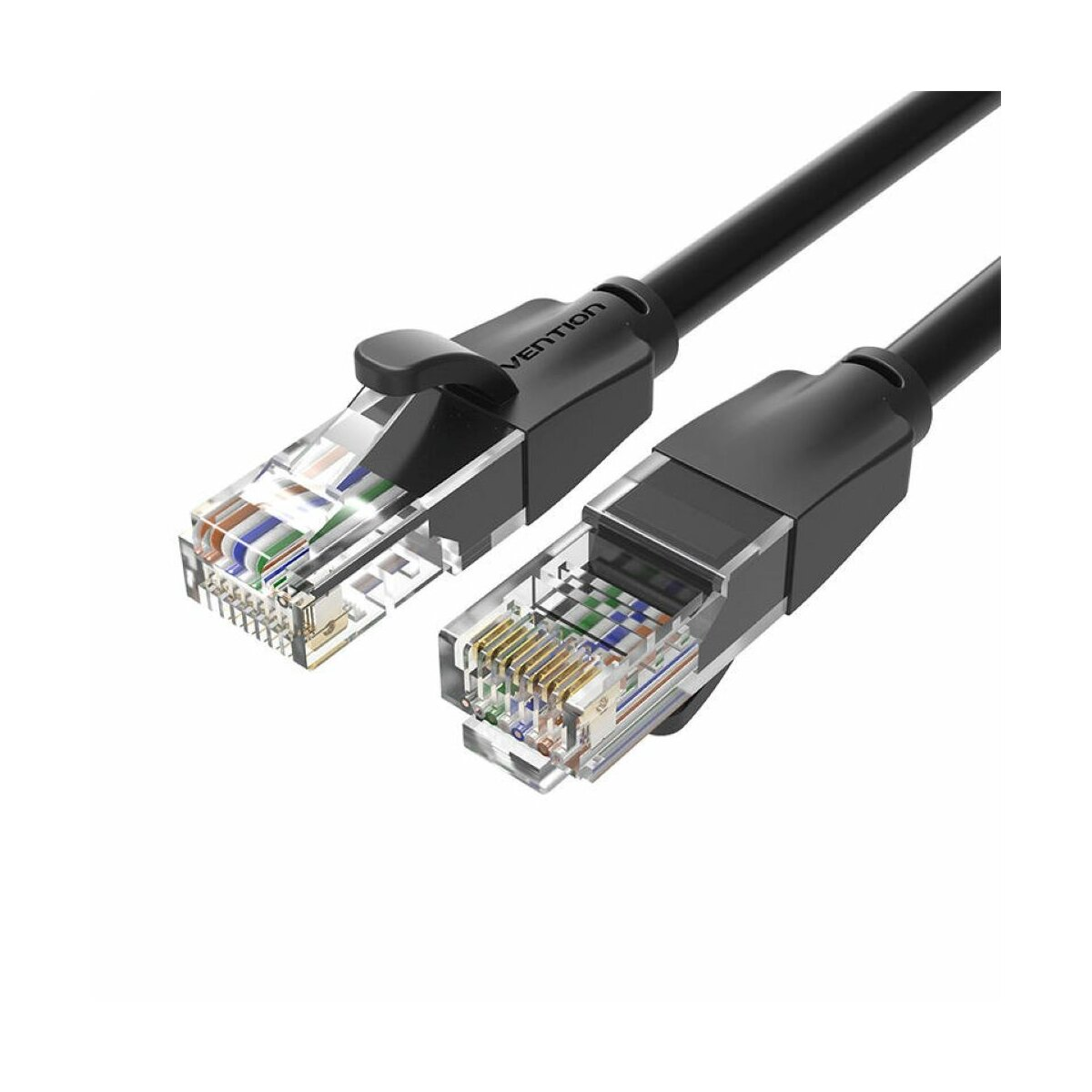 Zwarte Ethernet-kabeluiteinden. Connectoren zijn transparant. Vention-logo op de connector.