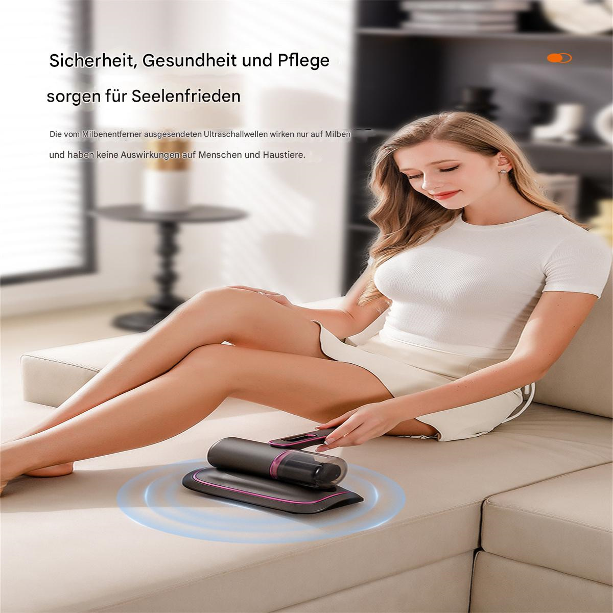 Frau auf einem Sofa mit einem Gerät. Das Gerät befindet sich auf einem Pad und sieht aus wie ein Massagegerät.