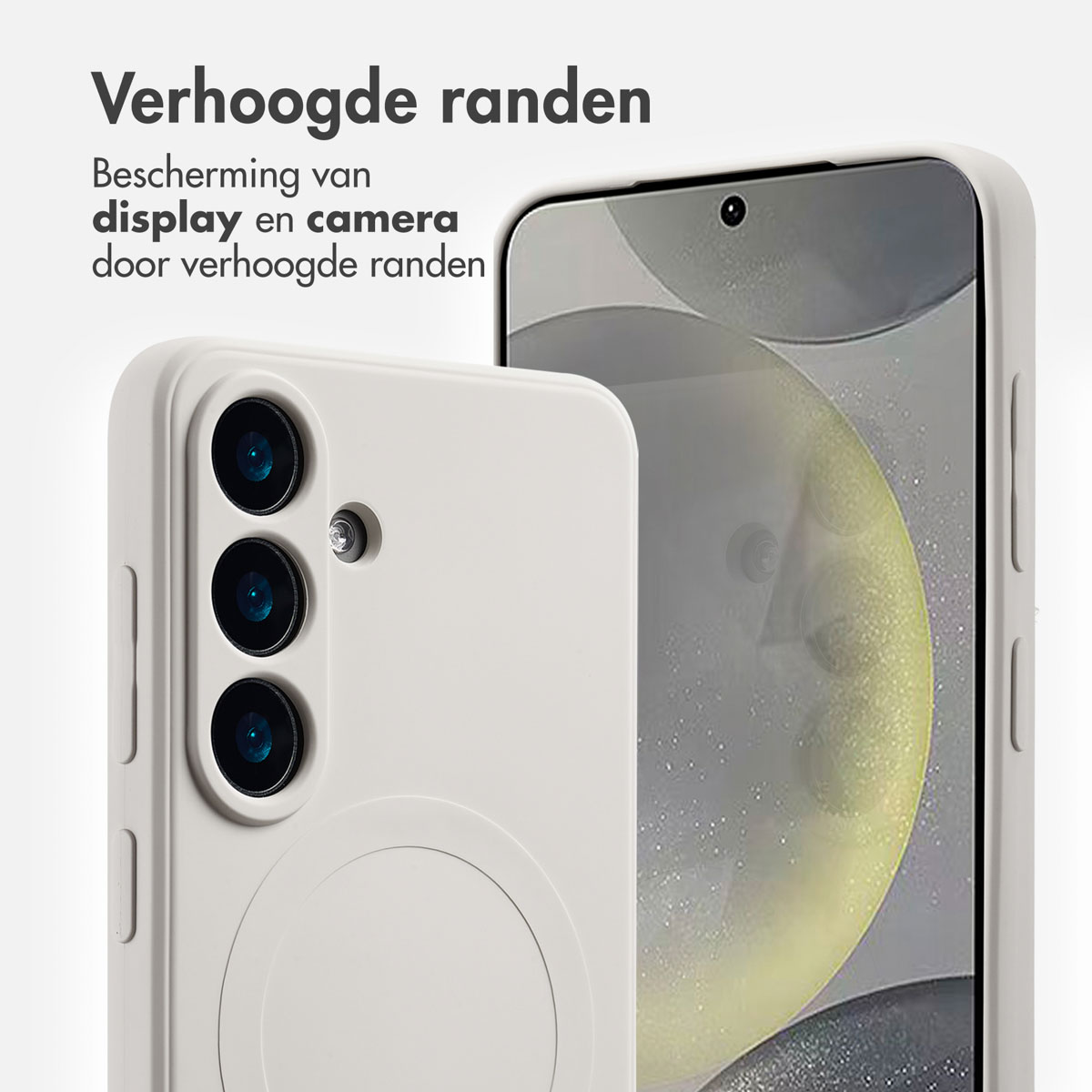 Een witte telefoonhoes beschermt een telefoon, met scherm en camera. De achtergrond is wit.