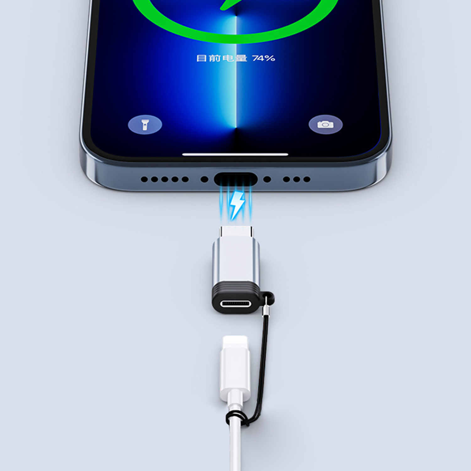 Telefon ładujący się z adapterem USB-C, niebieski wskaźnik ładowania.