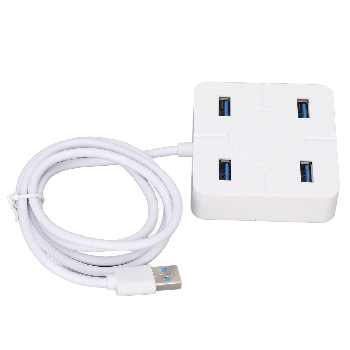 Weißer USB-Hub mit vier Anschlüssen und einem weißen Kabel. Der Hub ist quadratisch und das Kabel ist daneben aufgerollt.