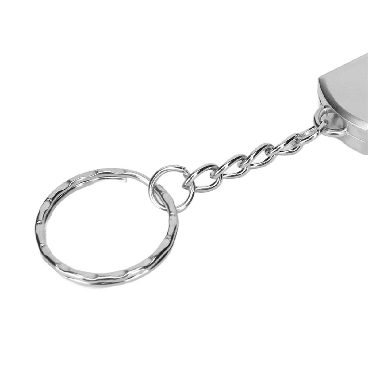 Ein silberner Schlüsselanhänger mit Kette und rundem Schlüsselring.