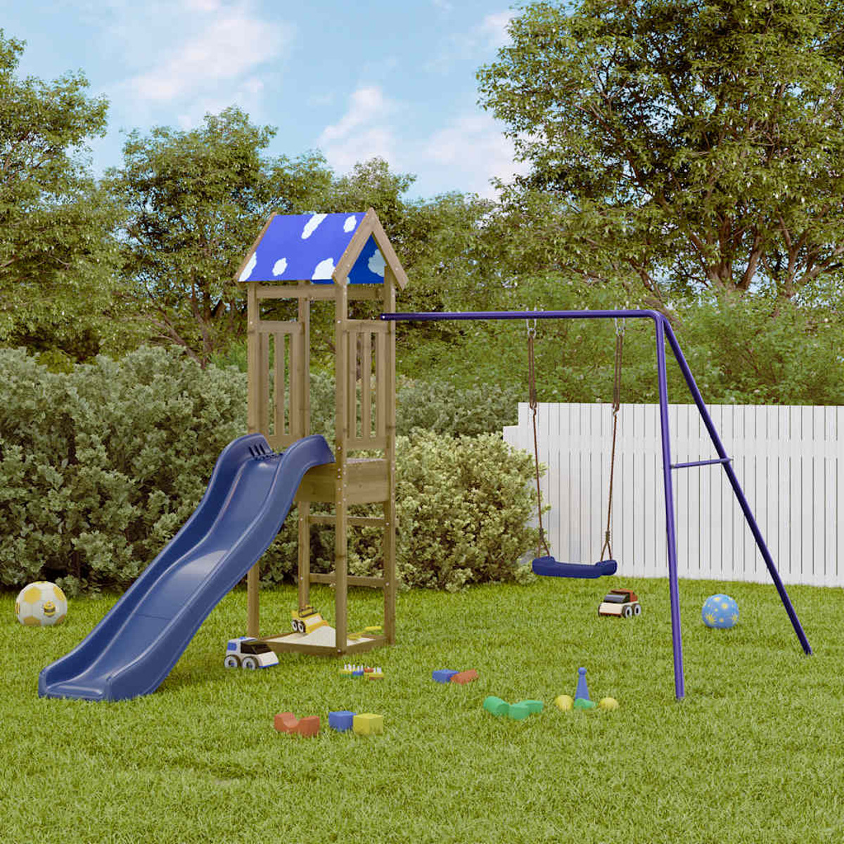 Spielplatz im Garten, mit Rutsche, Schaukeln und blauem Dach. Grünes Gras und Bäume.