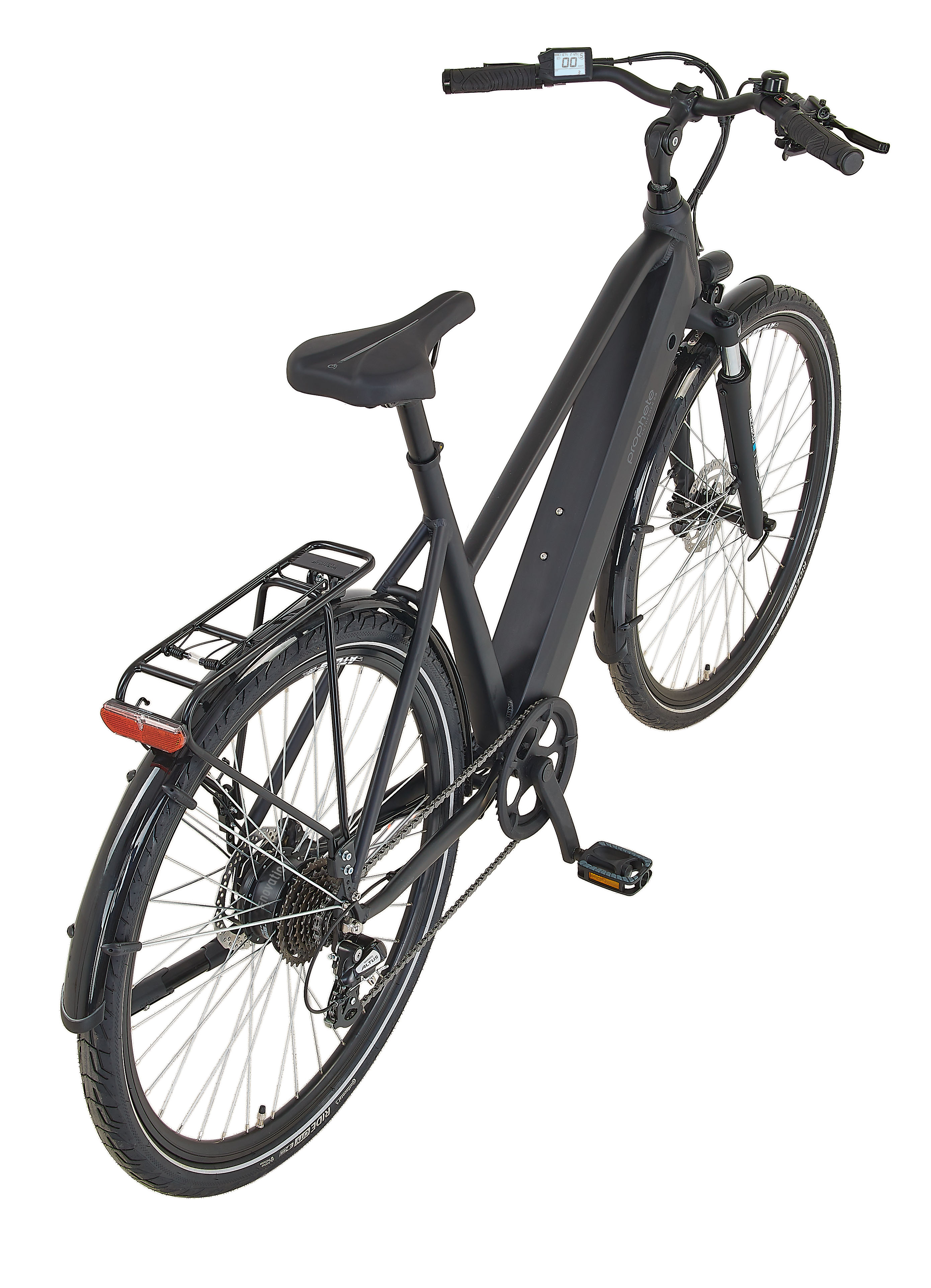 Schwarzes Elektrofahrrad mit Gepäckträger und Schutzblechen. Draufsicht auf weißem Hintergrund.