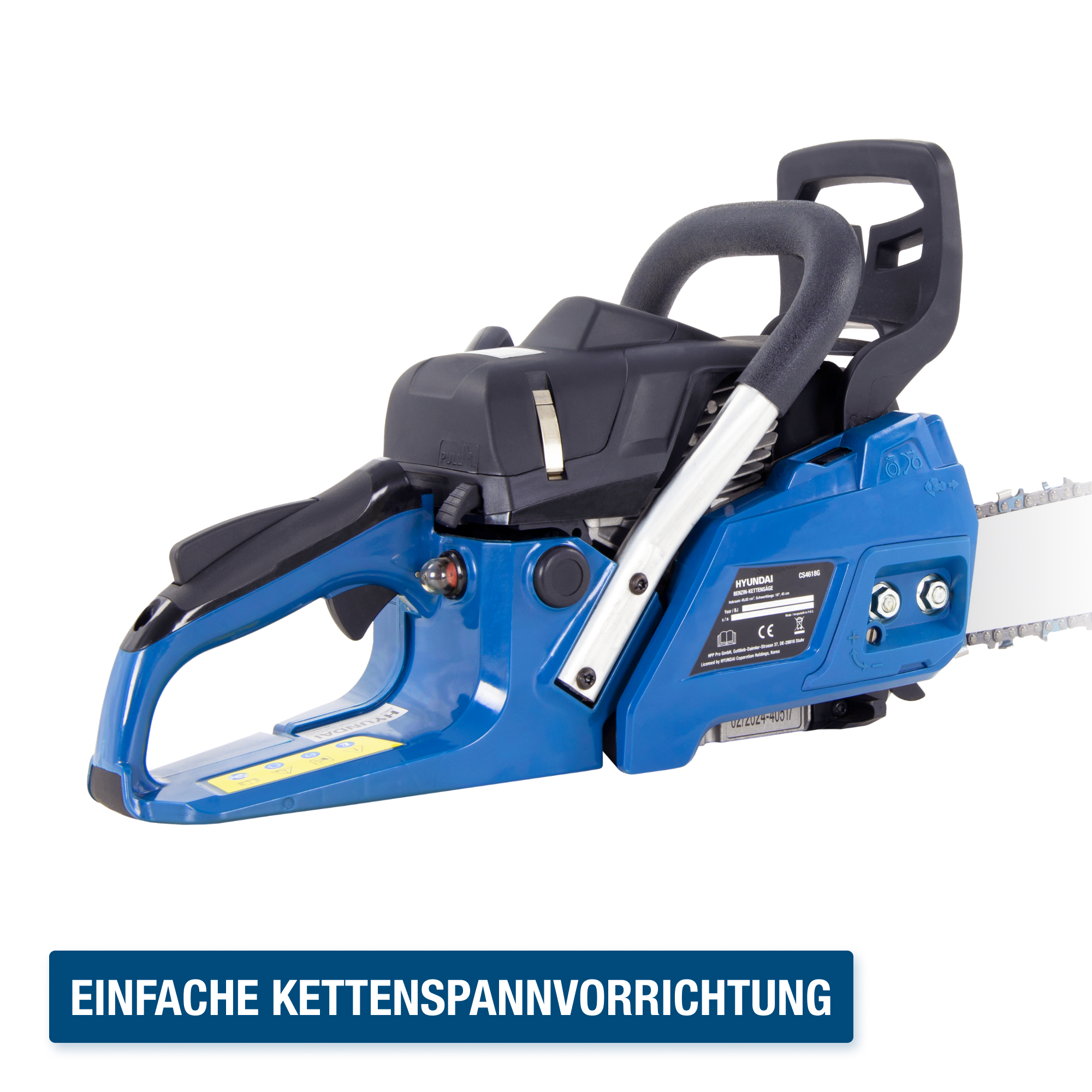 Blaue und schwarze Kettensäge mit schwarzem Griff. Der Text „EINFACHE KETTENSPANNVORRICHTUNG“ ist sichtbar.