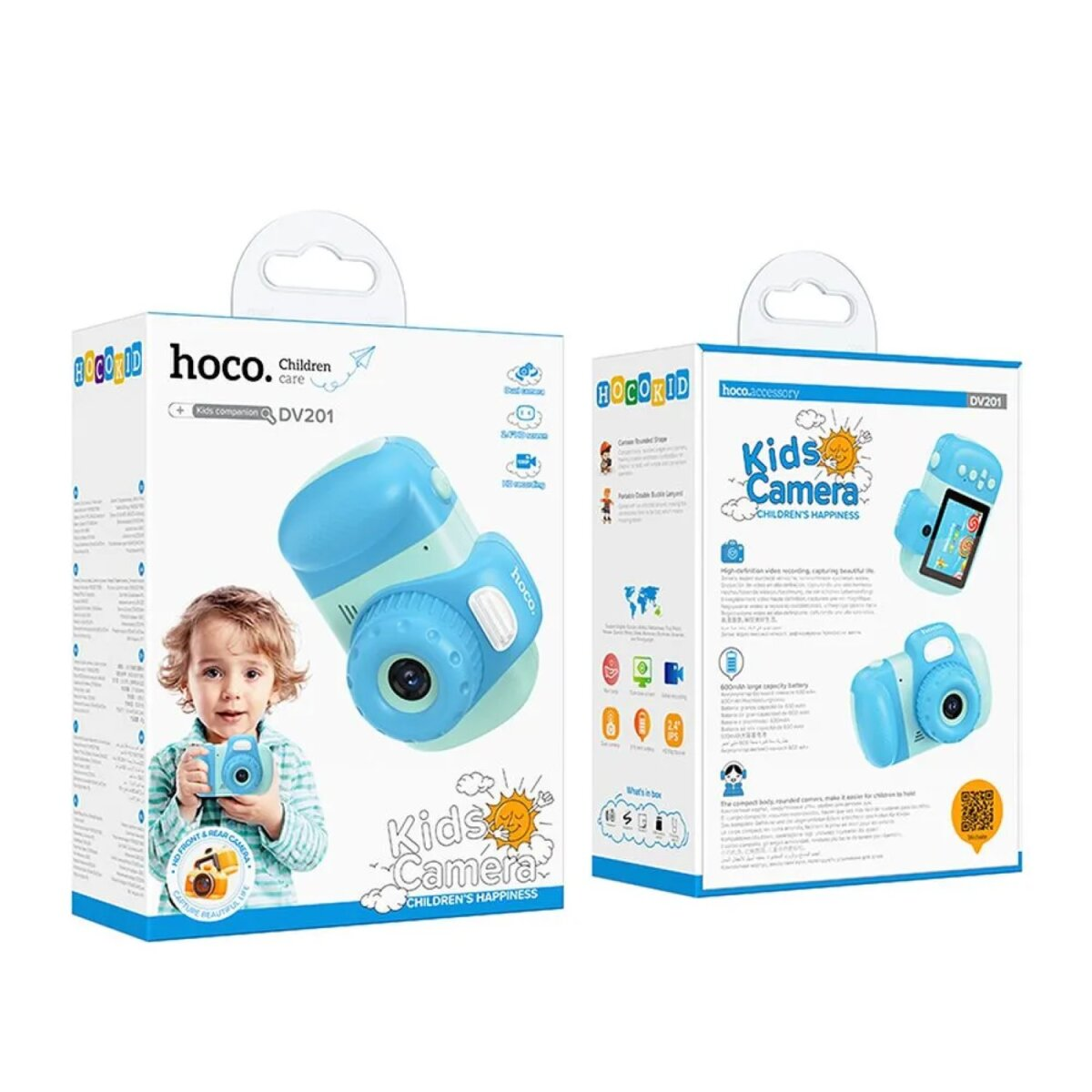 Zwei Kartons einer Kinderkamera. Einer zeigt einen Jungen mit der Kamera, der andere Funktionen.