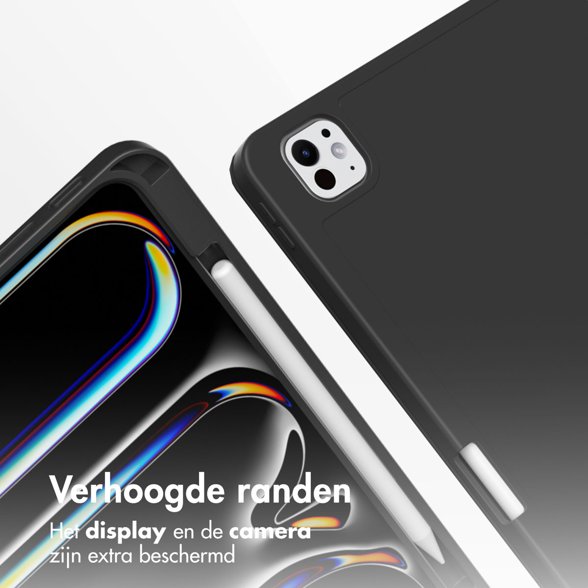 Zwarte tablethoes met een witte stylus. Tekst: "Verhoogde randen". Scherm en camera zijn extra beschermd.