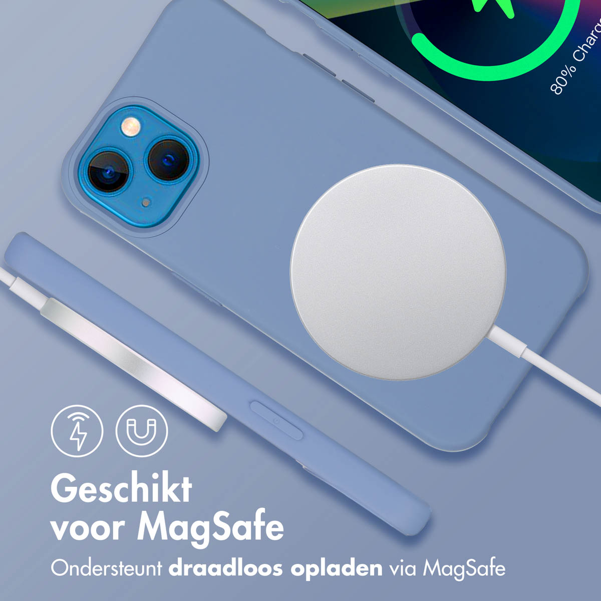 Coque de téléphone bleue et un socle de chargement blanc avec un téléphone au dos. Fond blanc.