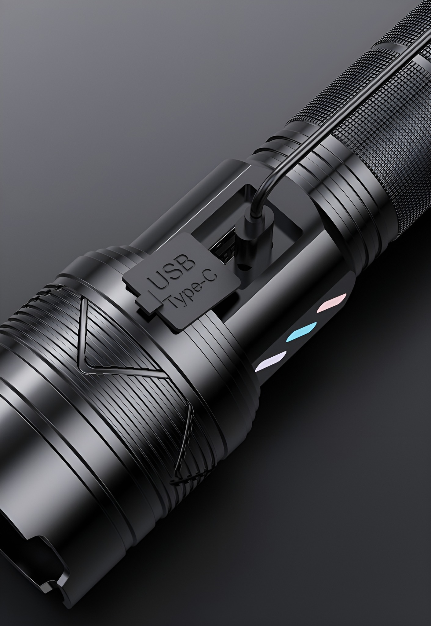 Schwarze Taschenlampe mit einem USB-Typ-C-Anschluss. Der Hintergrund ist schwarz.