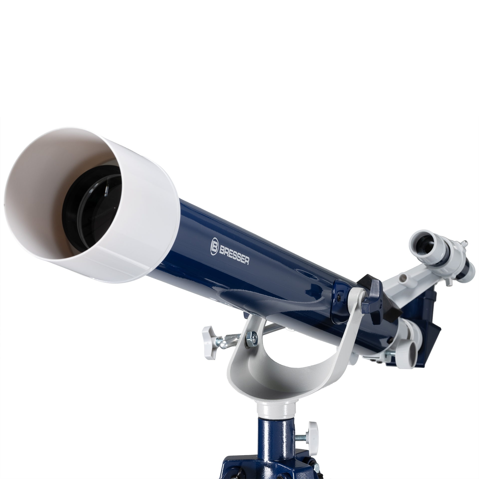 Un telescopio azul y blanco sobre un trípode, inclinado hacia arriba contra un fondo blanco.