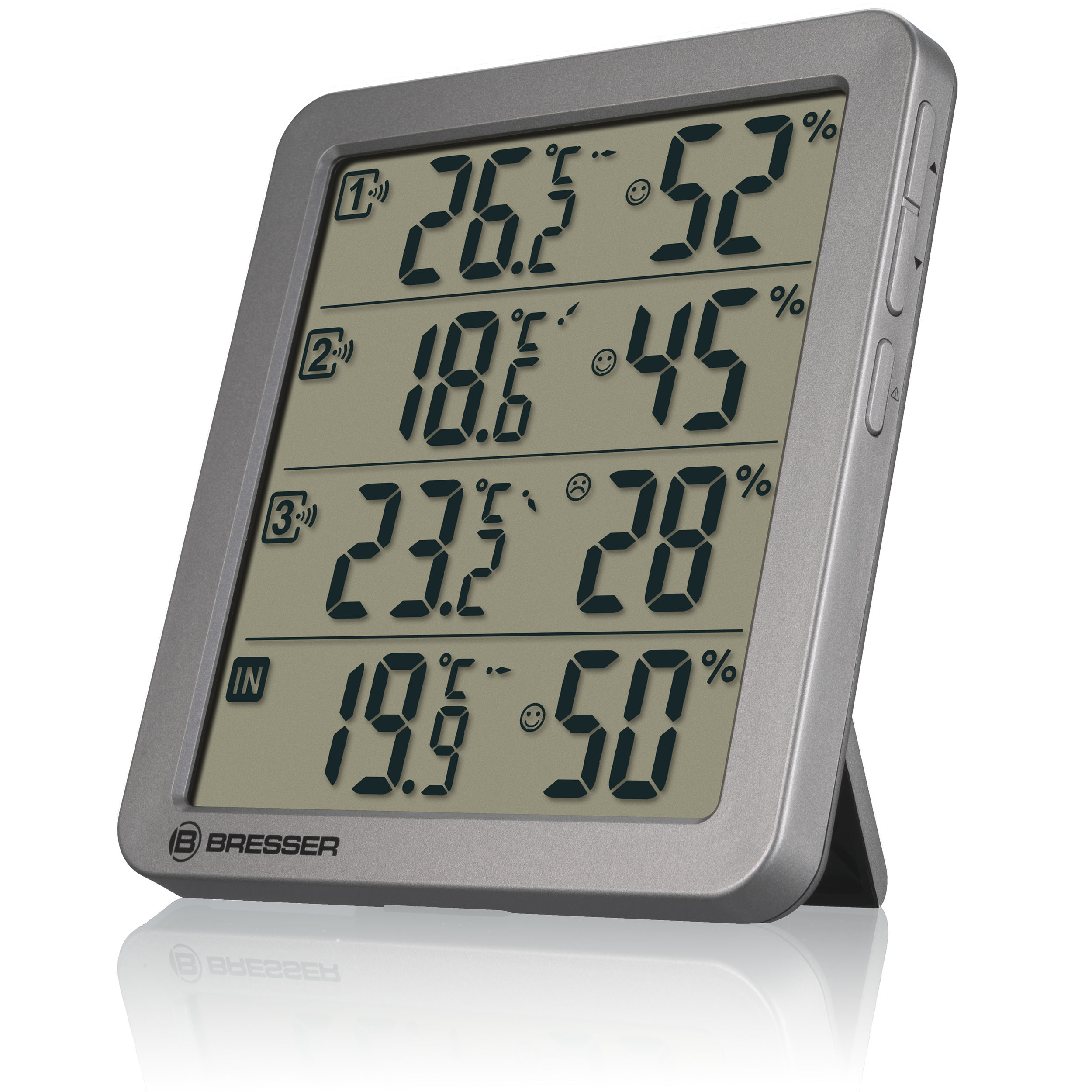 Un termómetro digital plateado muestra lecturas de temperatura y humedad en una pantalla.