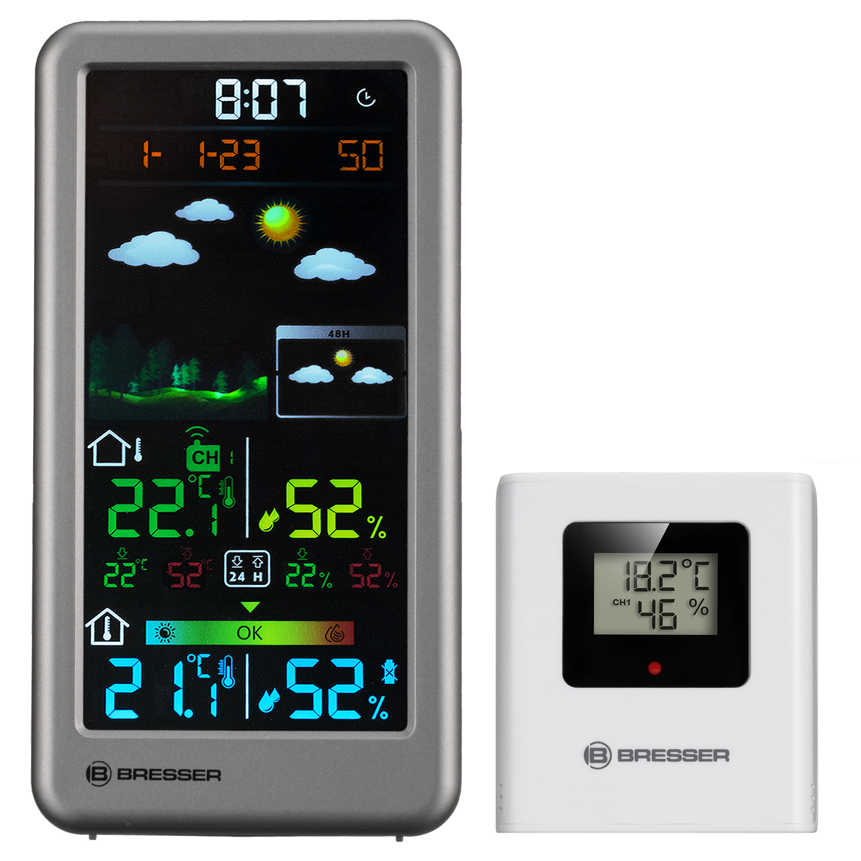 Una estación meteorológica digital muestra la hora, el clima y la temperatura con una unidad de sensor separada.