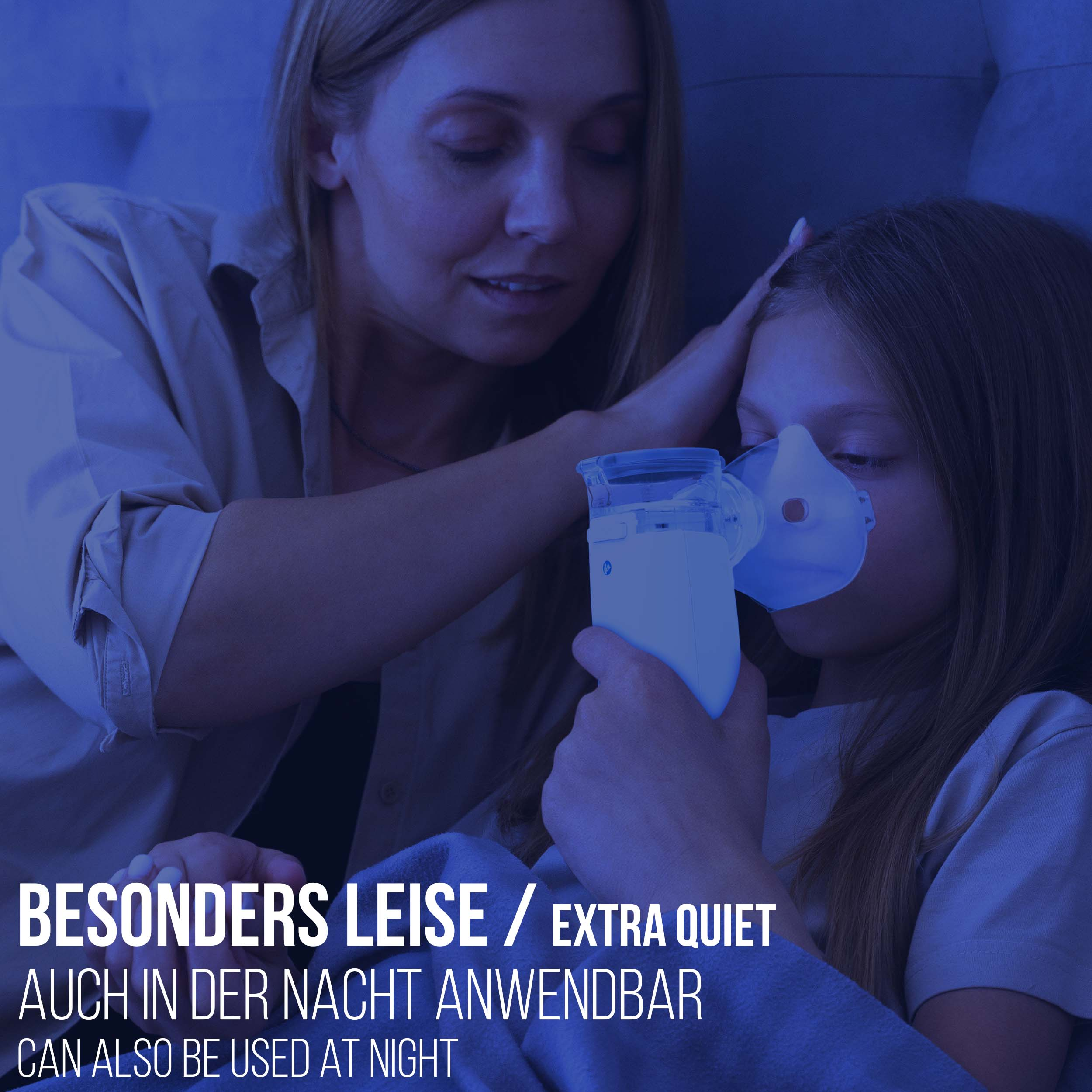 Eine Mutter hilft einem Kind mit einem Vernebler, Text auf Deutsch.