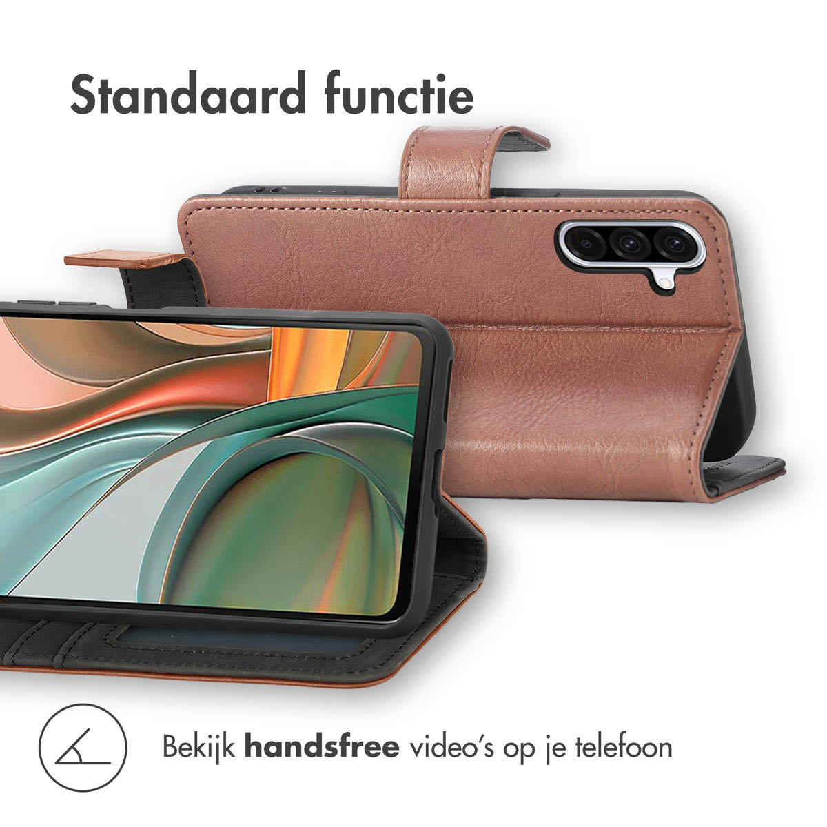Open telefoonhoesje met een telefoon erin. Op de achtergrond is een vrouw te zien.