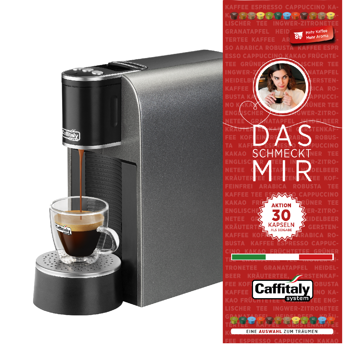 Kaffeemaschine, die Espresso in ein Glas gießt. Frau hält im Hintergrund eine Tasse.