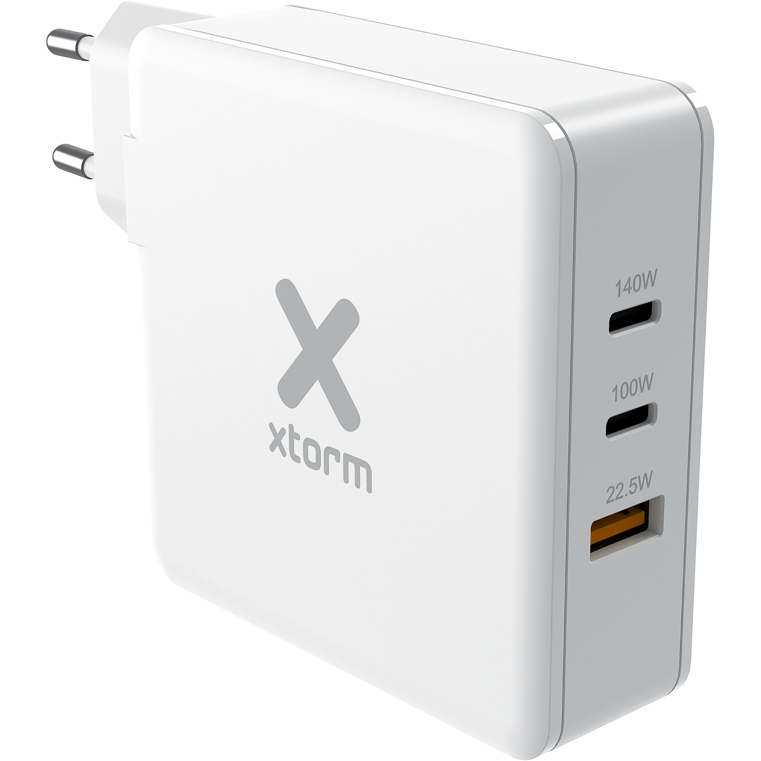 Weißes Ladegerät mit mehreren USB-Anschlüssen. Markenname 'xtorm' sichtbar.