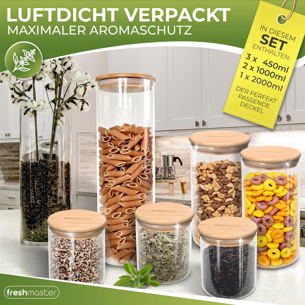 Gläser mit Holzdeckeln, die verschiedene Lebensmittel und Trockenwaren enthalten, sind ausgestellt.