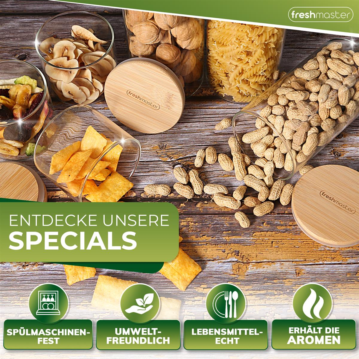 Gläser mit Nüssen, Pasta und Snacks. Hintergrund aus Holztisch mit Text.