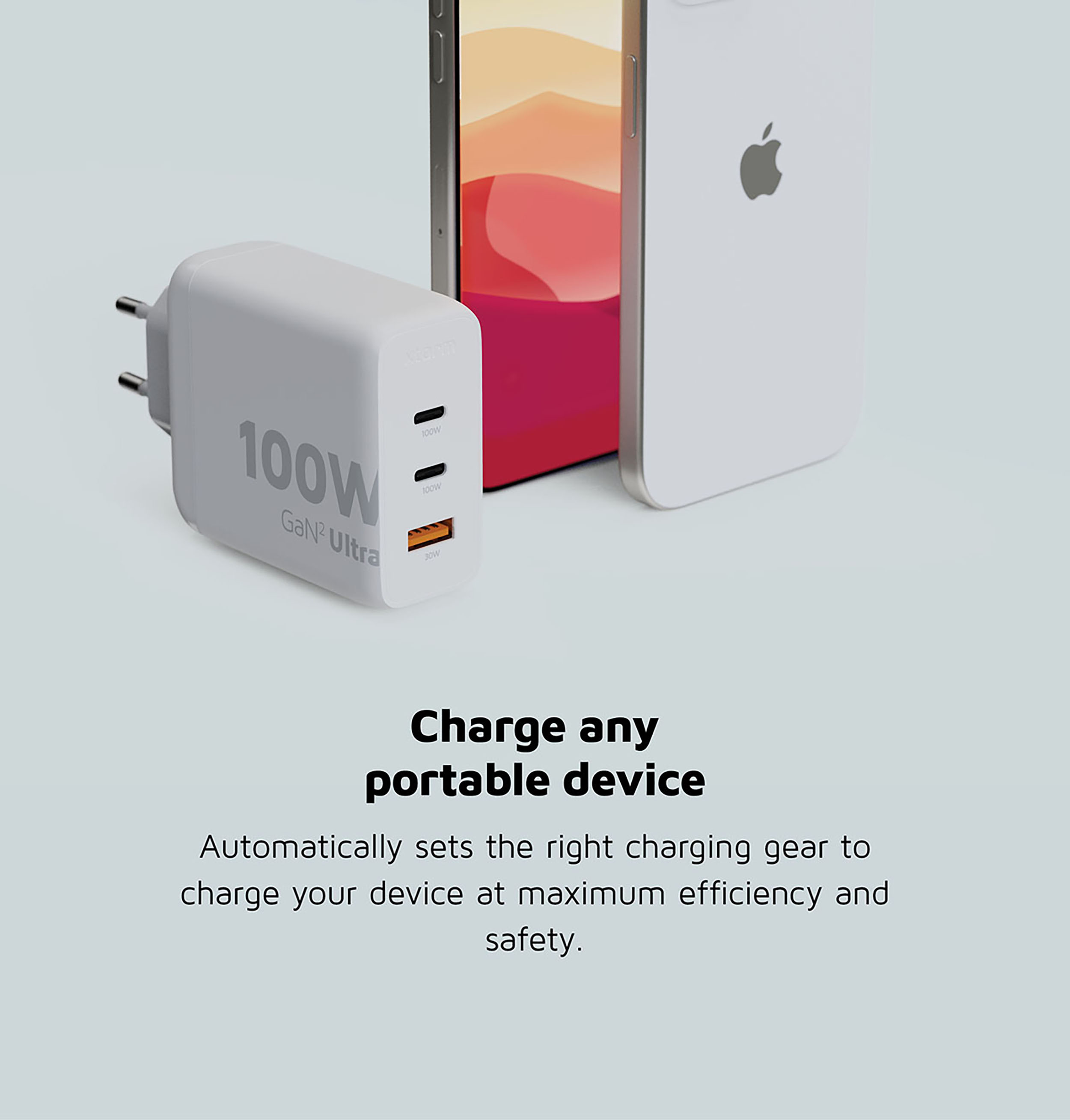 Caricatore bianco da 100W con più porte e un iPhone.