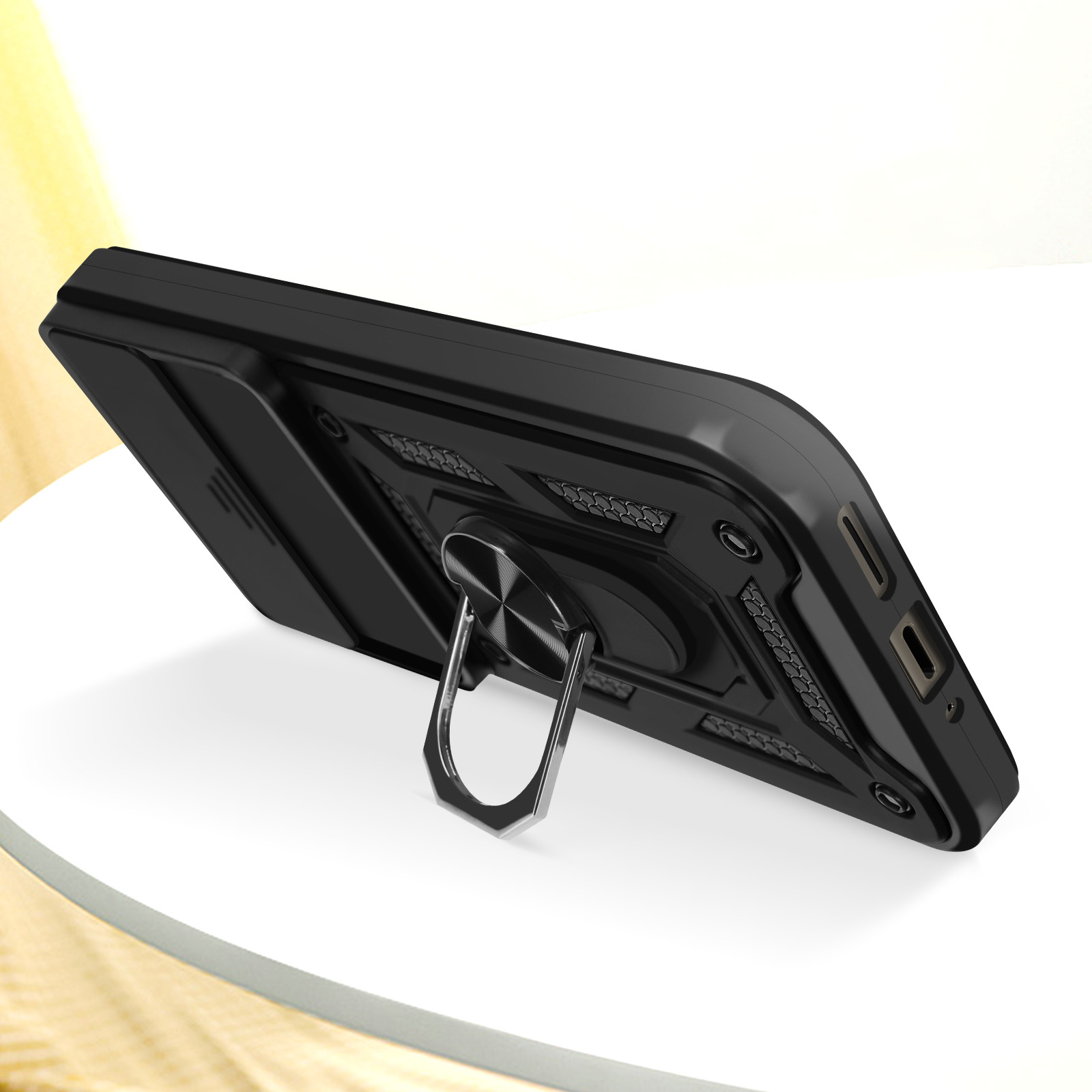 Custodia nera per telefono con anello, angolata su una superficie bianca. Design strutturato.