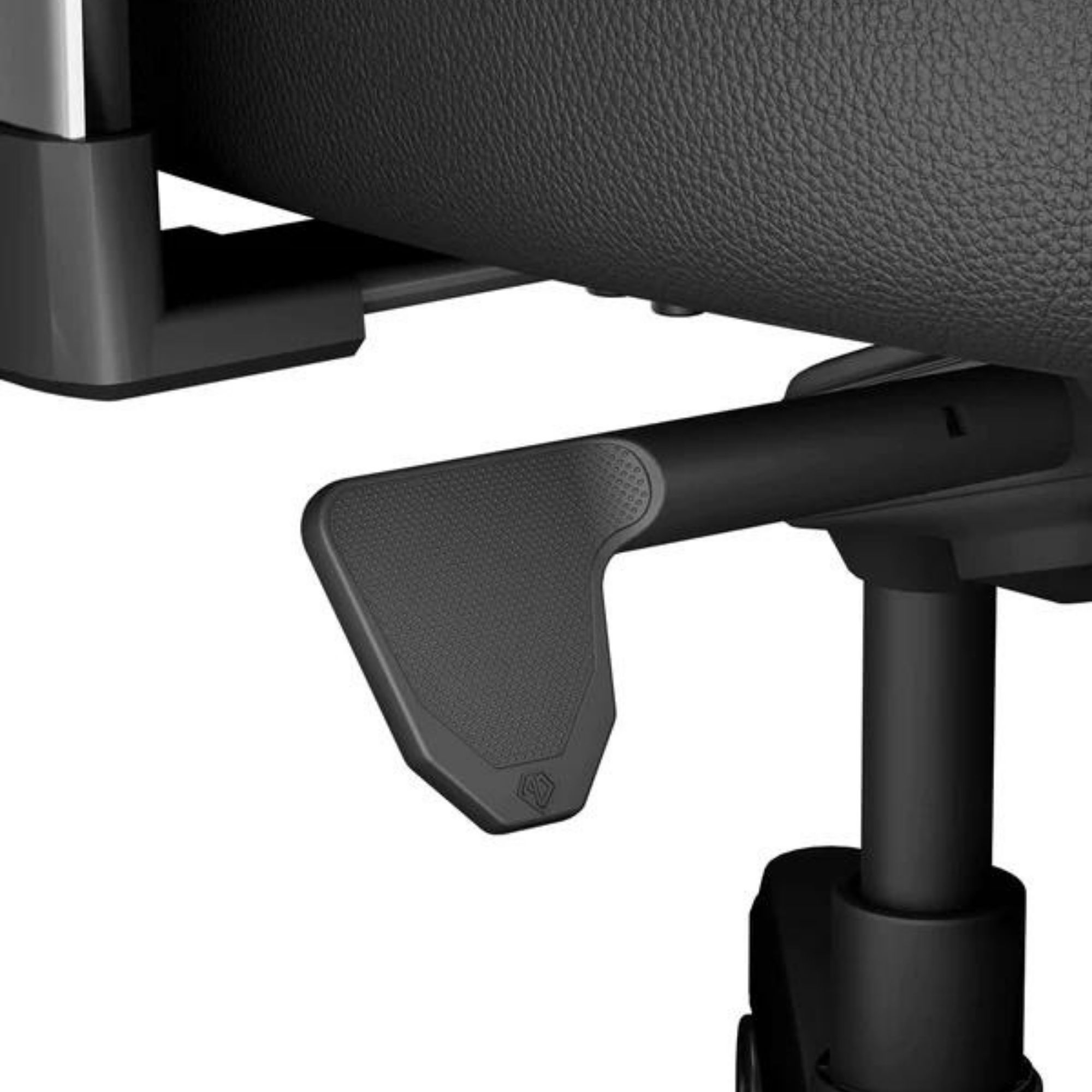 Nahaufnahme des Hebels eines schwarzen Gaming-Stuhls zur Sitzhöhenverstellung.