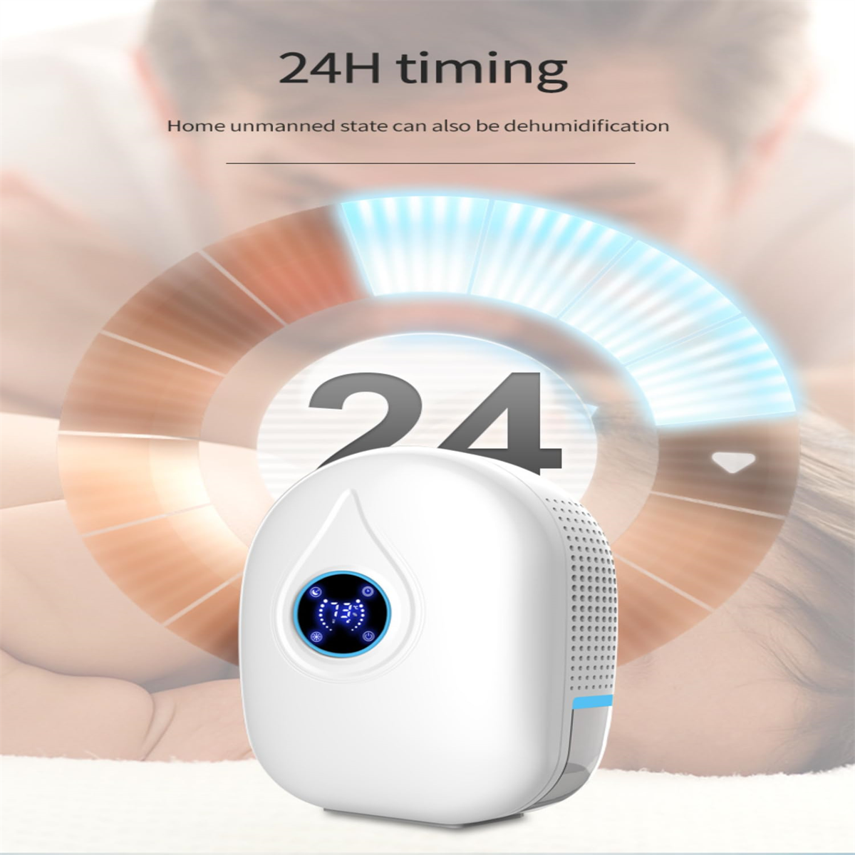 Ein weißer Luftentfeuchter mit digitaler Anzeige, die 73 anzeigt, vor verschwommenem Hintergrund.