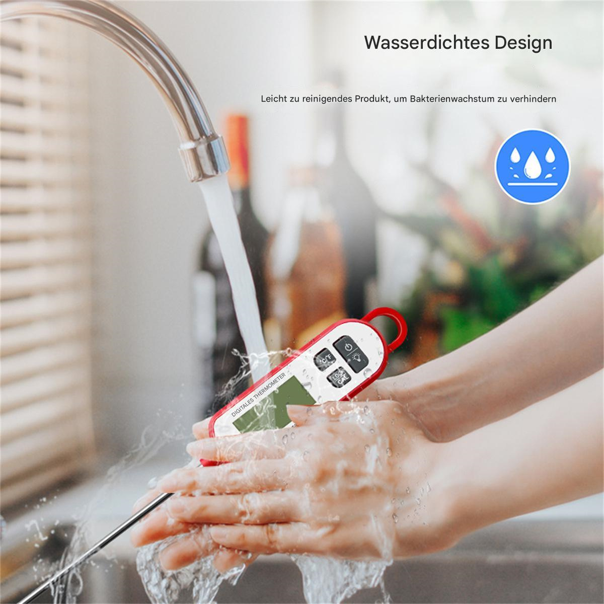 Ein rotes und weißes Digitalthermometer wird unter einem Wasserhahn gewaschen. Wasser spritzt auf die Hände.