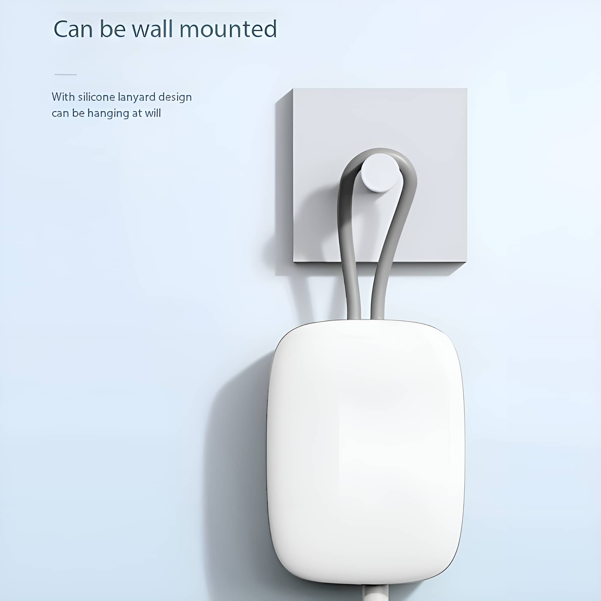 Ein weißes, abgerundetes Gerät mit grauem Kabel, das an einer Wand hängt. Das Gerät ist für die Wandmontage konzipiert.