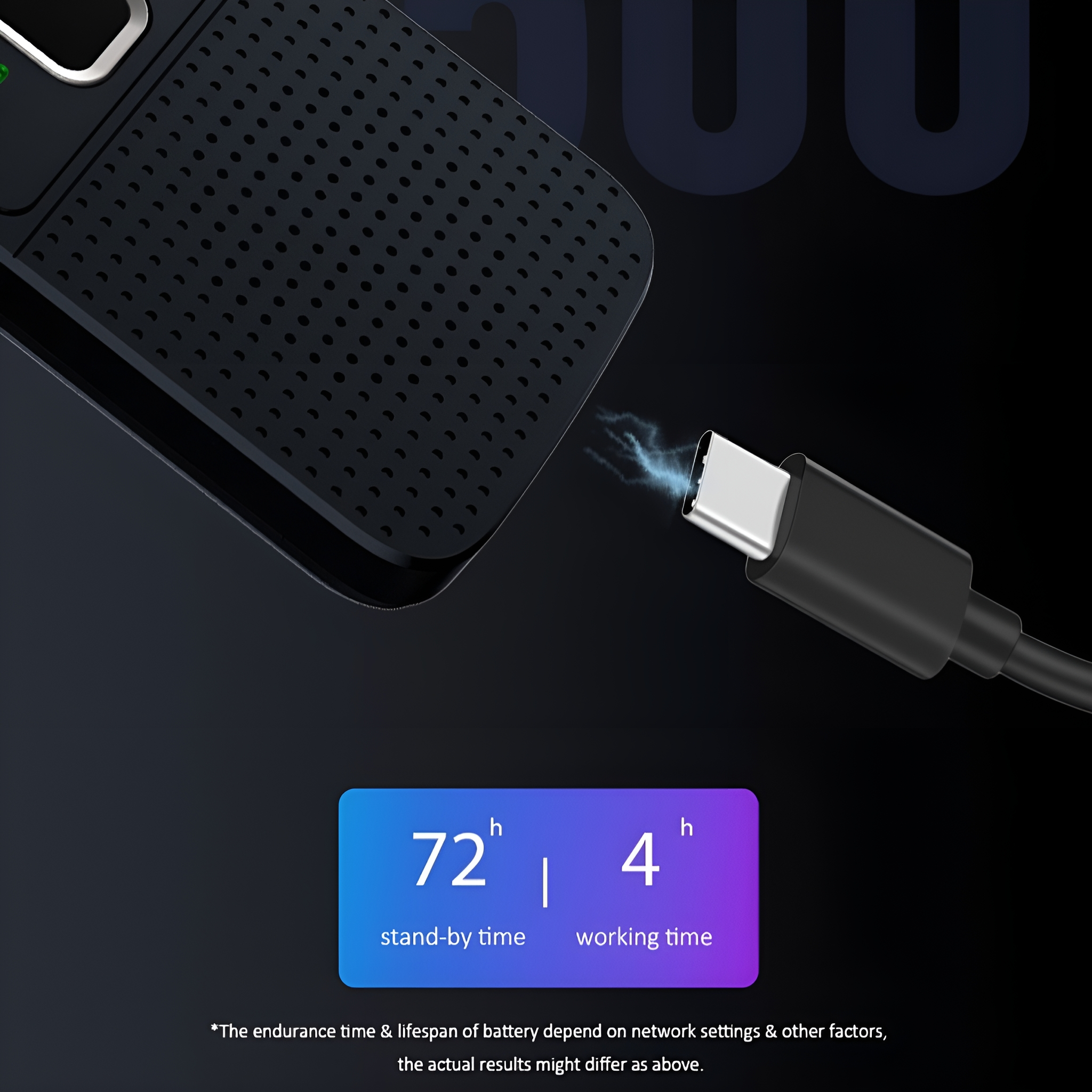 Schwarzes USB-C-Kabel, das ein Gerät auflädt. Das Gerät zeigt ein blaues Quadrat mit Zahlen. Zeigt Standby- und Arbeitszeit.