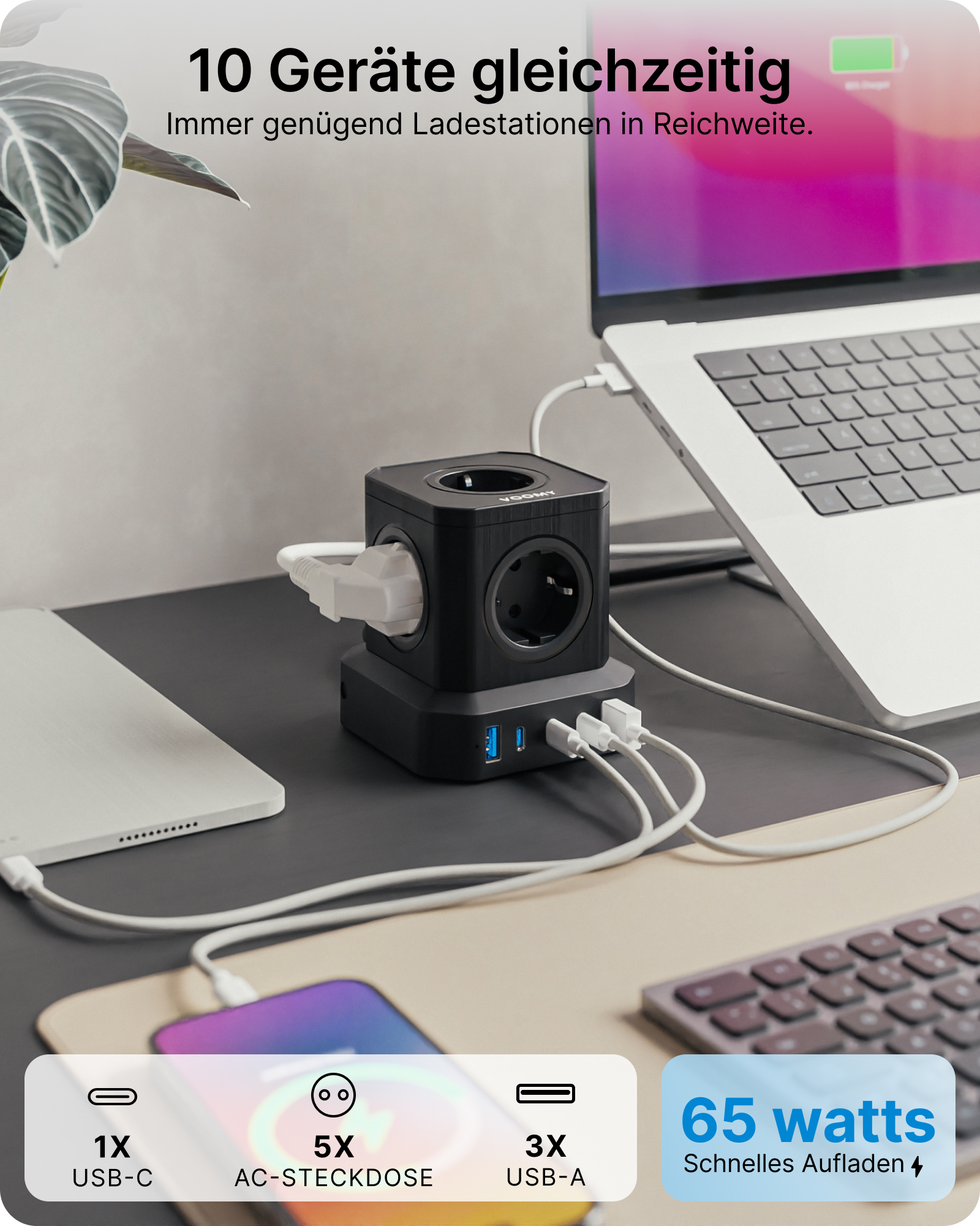 Eine Ladestation mit mehreren Steckdosen und USB-Anschlüssen, die Geräte wie Laptop und Telefon lädt.