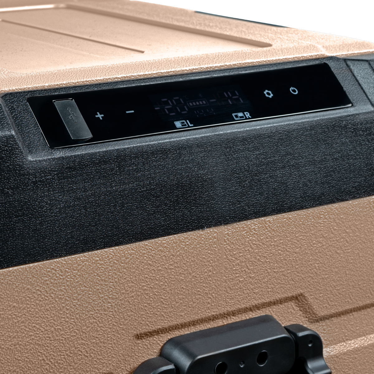 Nahaufnahme eines Kühlbox-Bedienfelds. Es hat ein digitales Display mit Zahlen und Tasten zur Steuerung.
