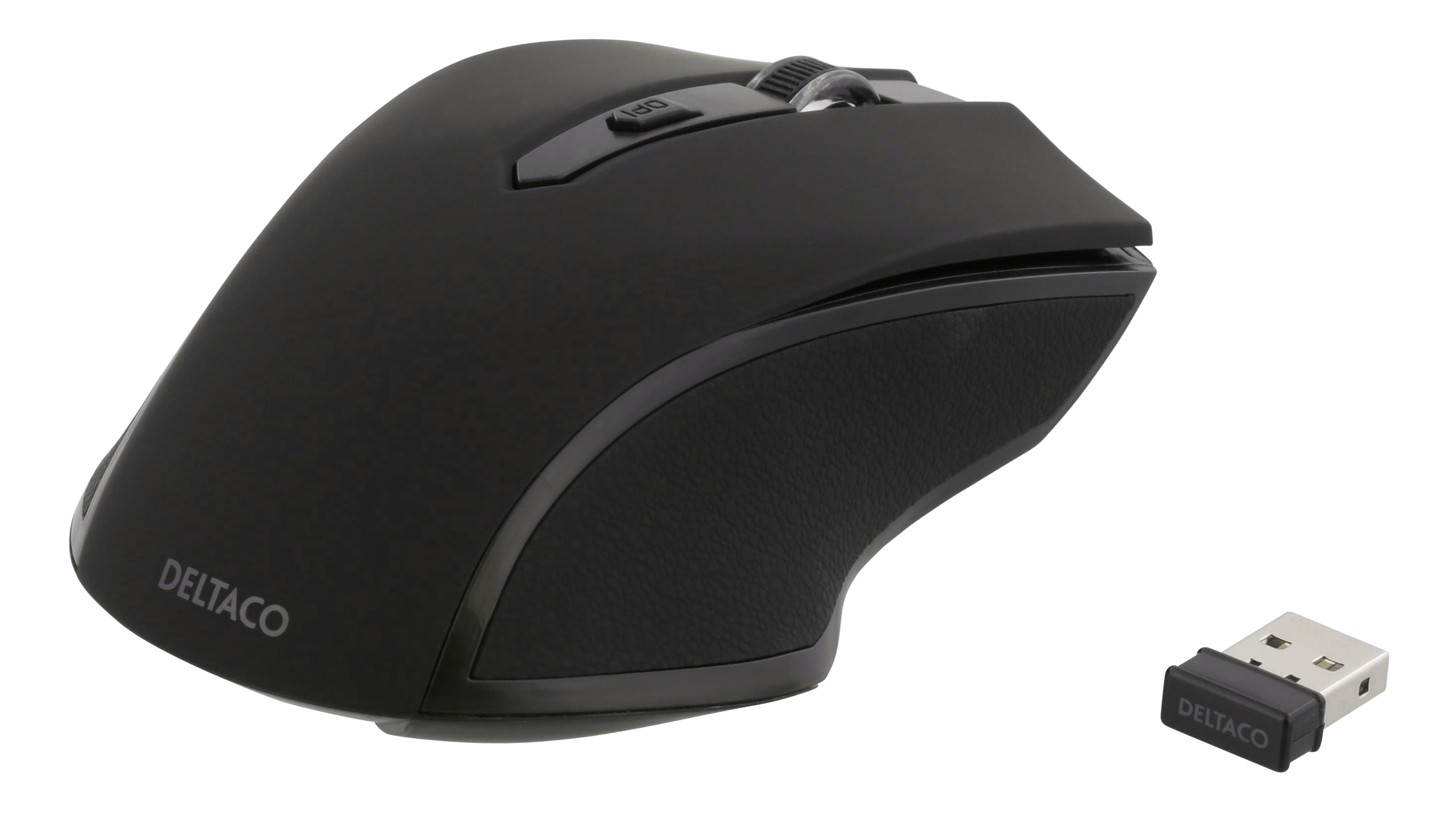 Een zwarte ergonomische muis met een USB-ontvanger. De merknaam DELTACO staat op de muis.