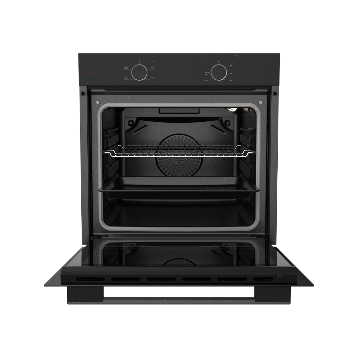 Forno nero con porta aperta, interno visibile. Manopole in alto. La porta a vetri riflette la luce.