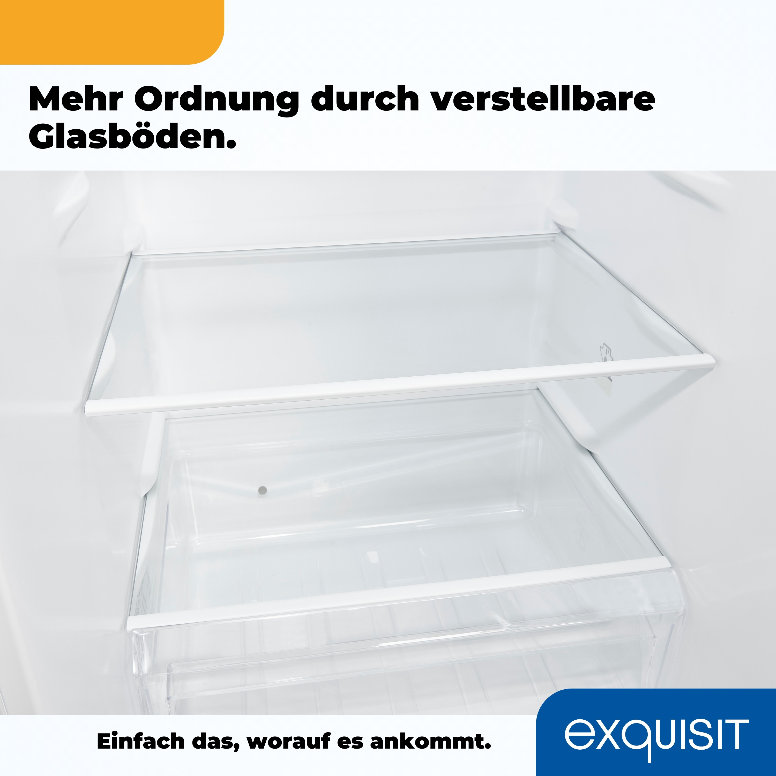 Ein Kühlschrankinnenraum mit Glasböden und einer Schublade. Text weist auf verstellbare Regale hin.