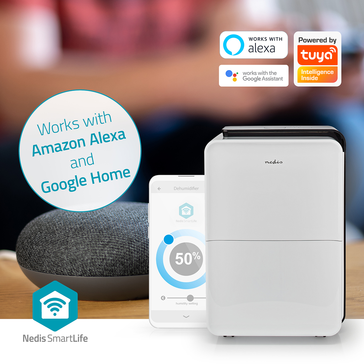 Een witte luchtontvochtiger met een kleine slimme speaker en telefoon. De speaker is een grijze Google Home Mini.